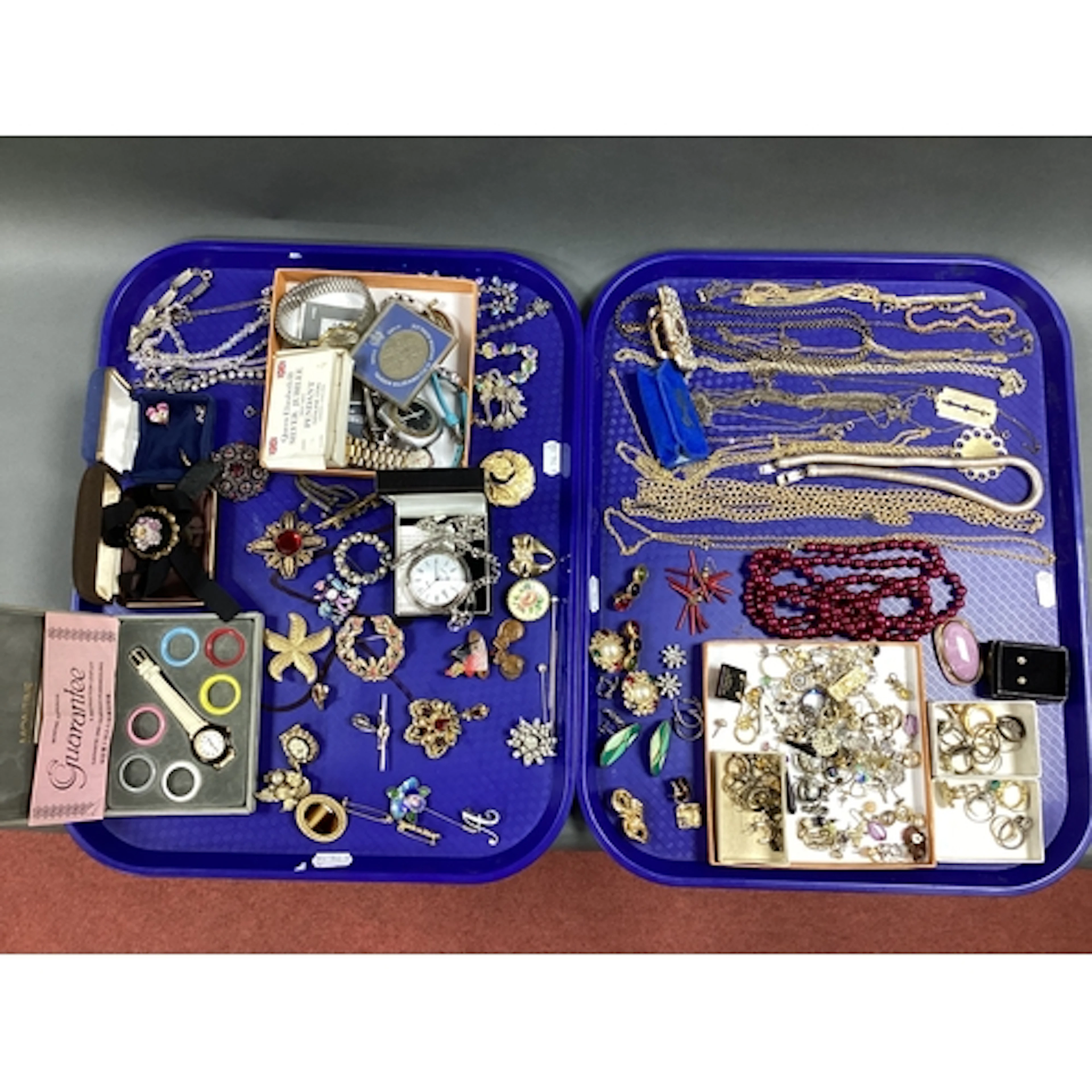 A Selection of Assorted Costume Jewellery, including gilt me...