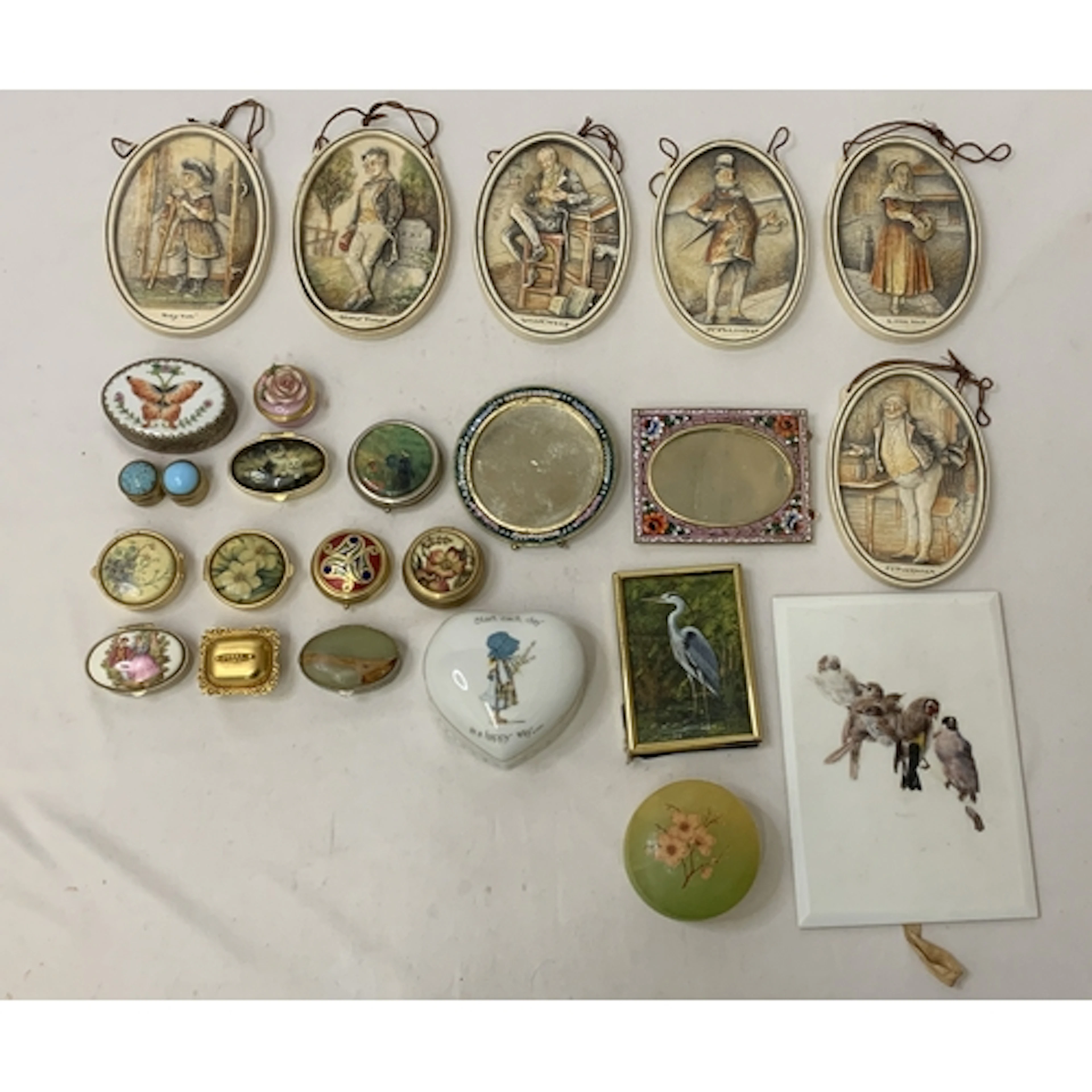 Trinket/Pill Boxes incl. white metal oriental style with dec...