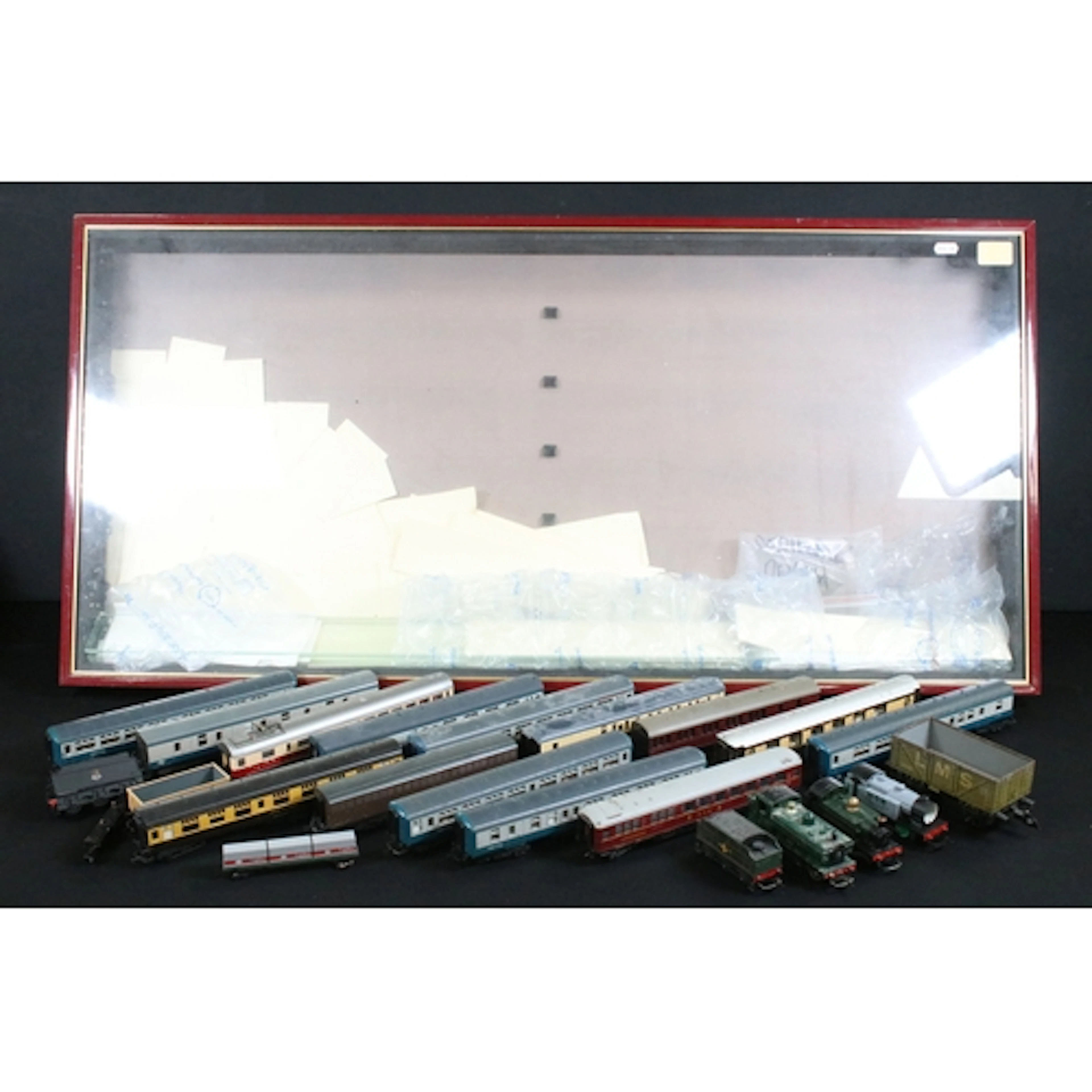 Collection of OO gauge model railway to include 3 x Hornby l...