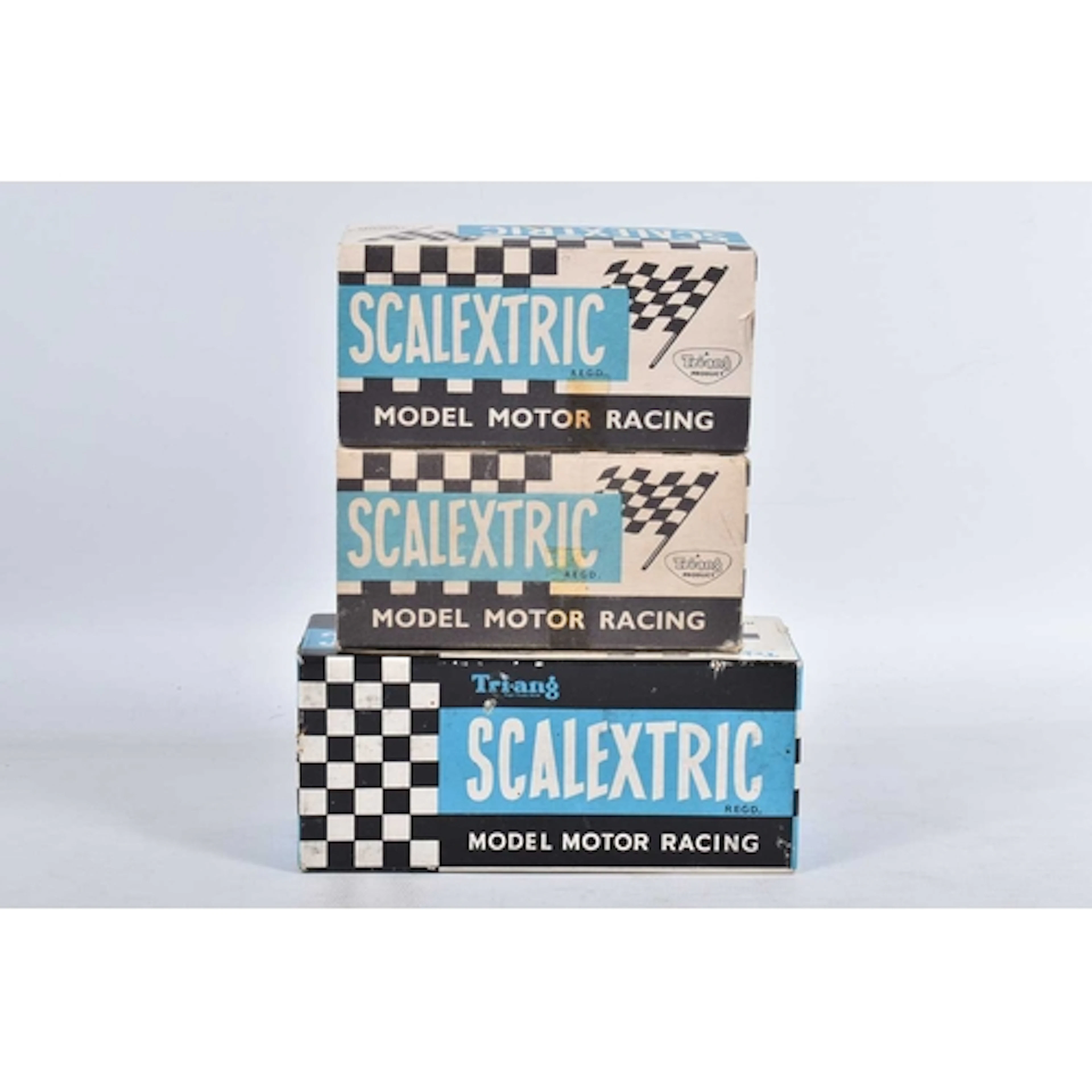 THREE VINTAGE BOXED SCALEXTRIC F1 RACING CARS, B.R.M. in red...