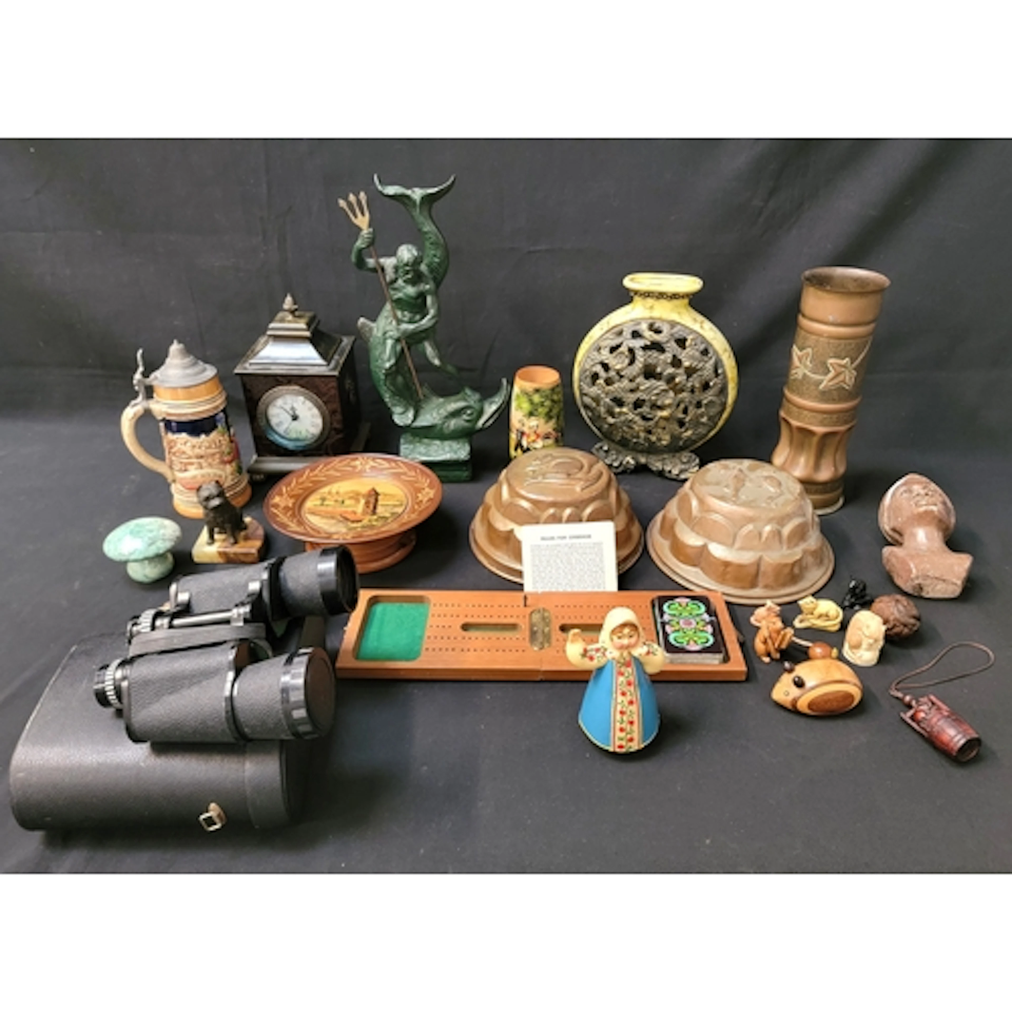 SELECTION OF GENERAL COLLECTABLES including a USSR 'dancing...