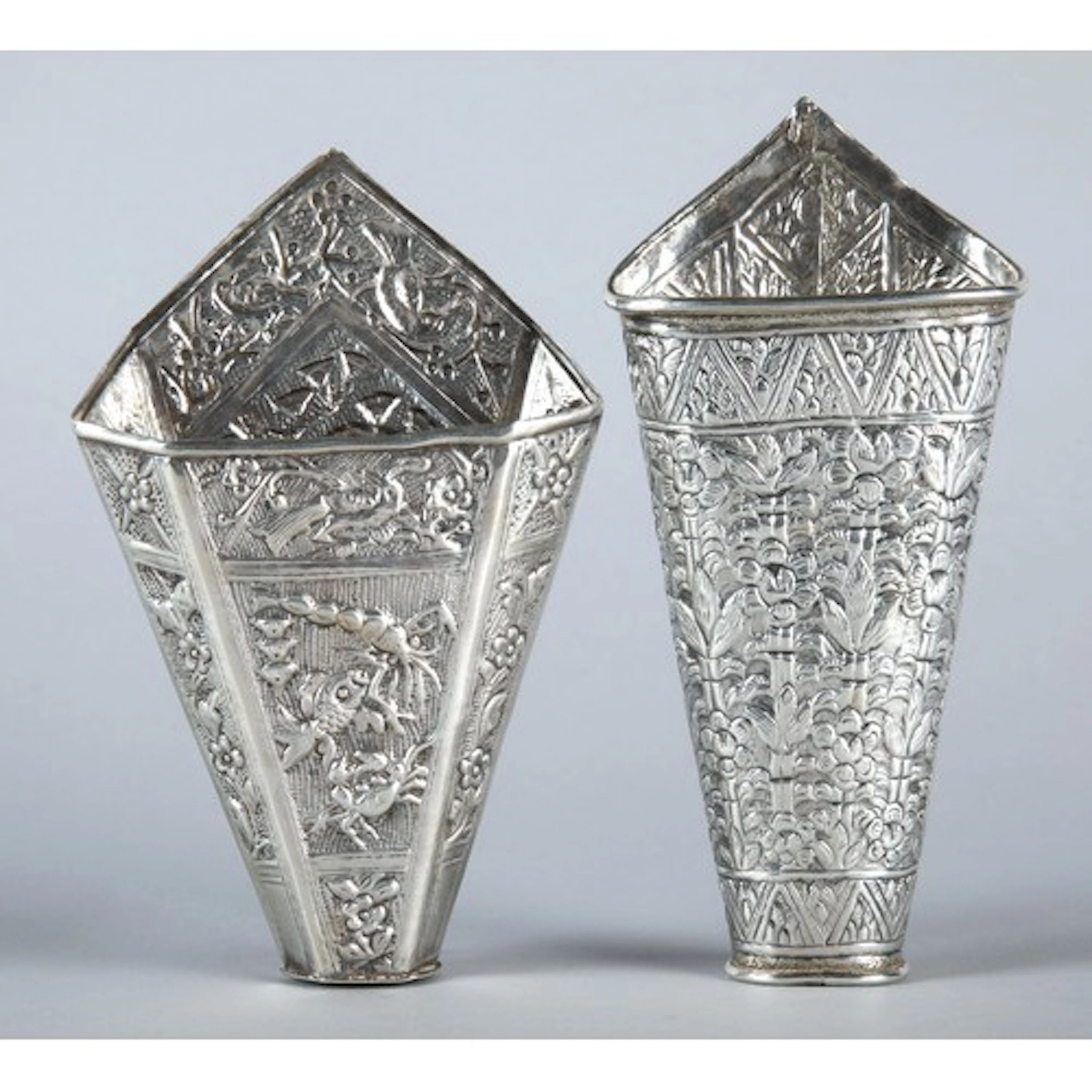 Oriental silver coloured betel leaf holder (bekas sirih), Po...