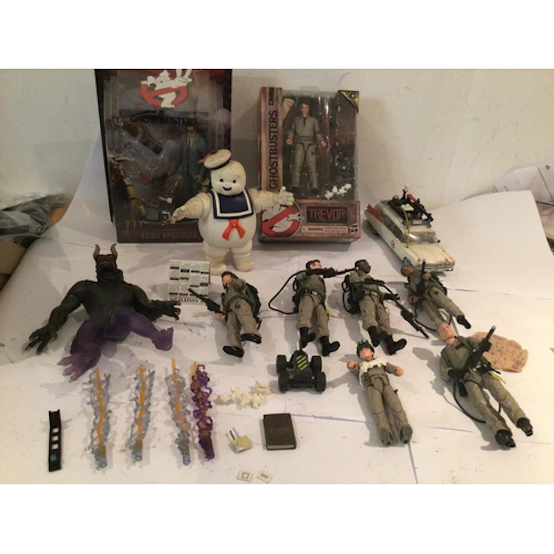 A collection of Ghostbusters figures including 2x in origina...