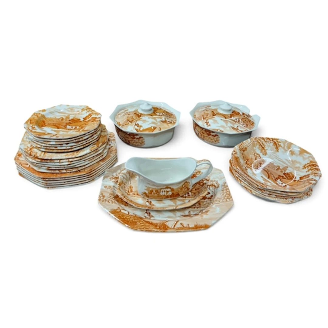A good quantity of Royal Staffordshire J & G Meekin Dinnerwa...