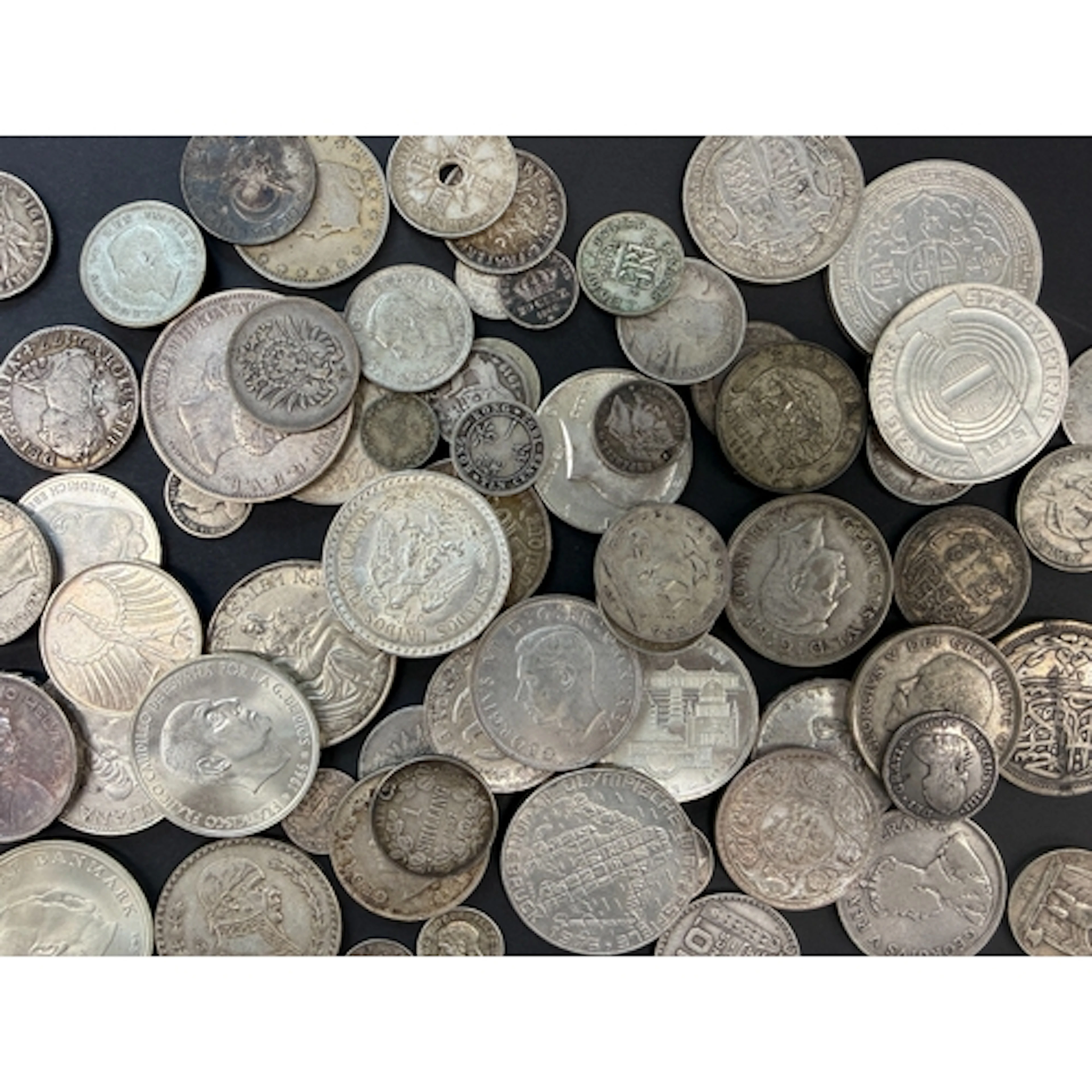 A group of mainly 20th Century World circulated silver coins...
