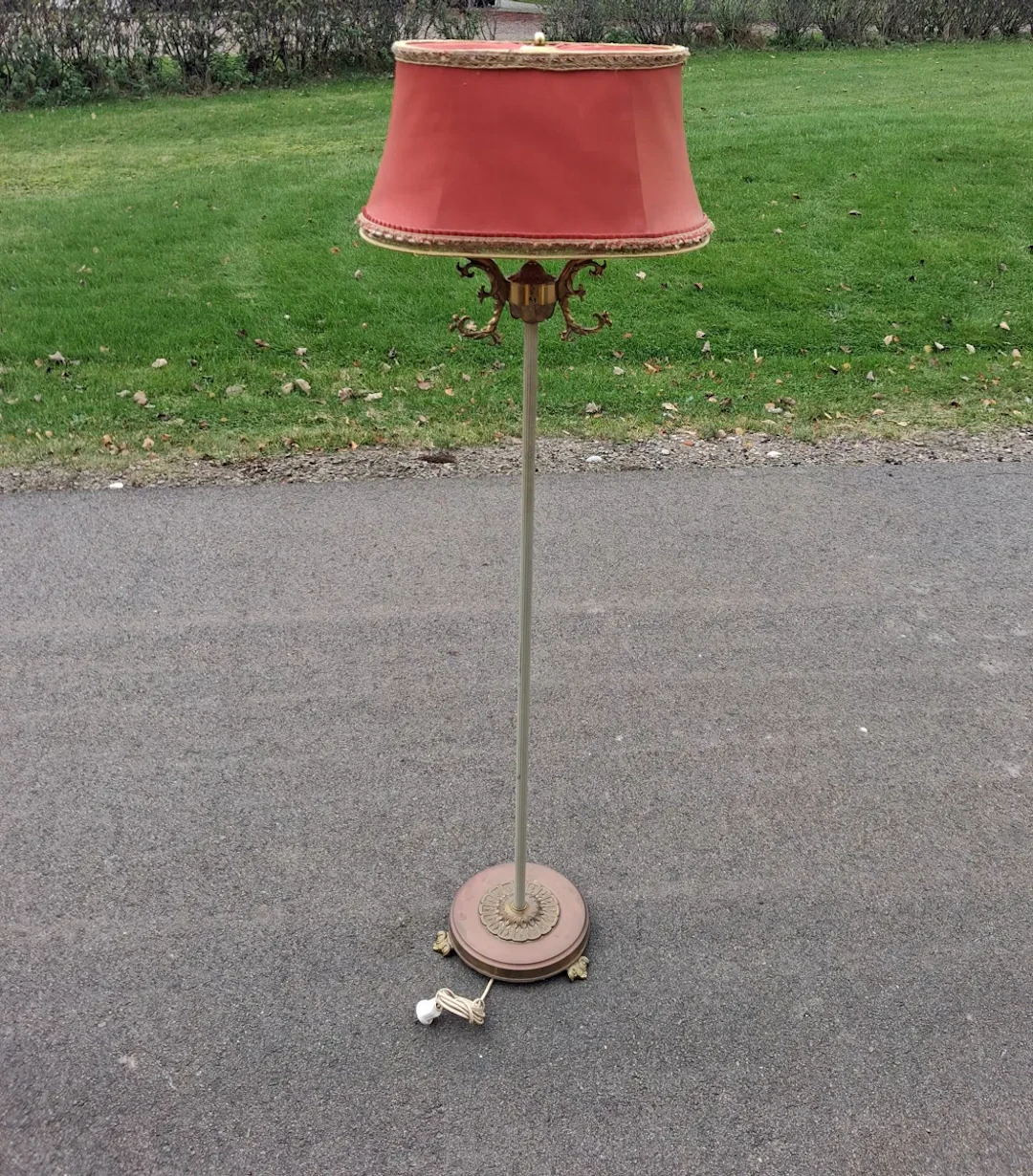 Golvlampa. Mässing & metall. 1900-talets andra hälft.