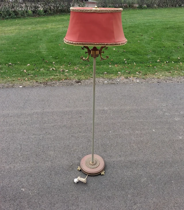 Golvlampa. Mässing & metall. 1900-talets andra hälft.