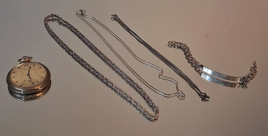 3 Halsband, armband & fickur, silver 118,5gram inkl urverk.