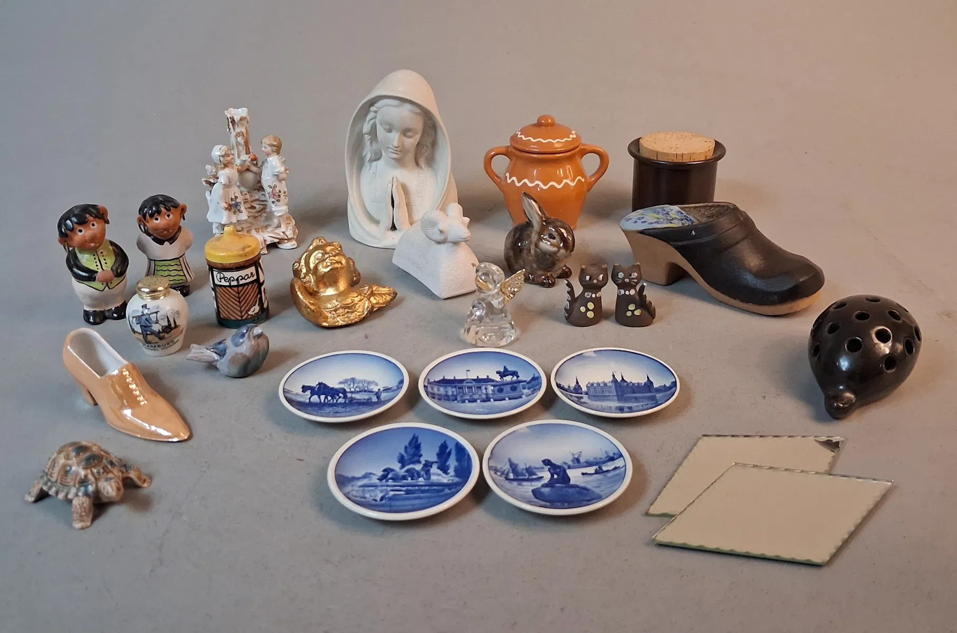 Diverse. Bl.a 2 figuriner Lerberget Höganäs, toffel Gustavsberg m.m.