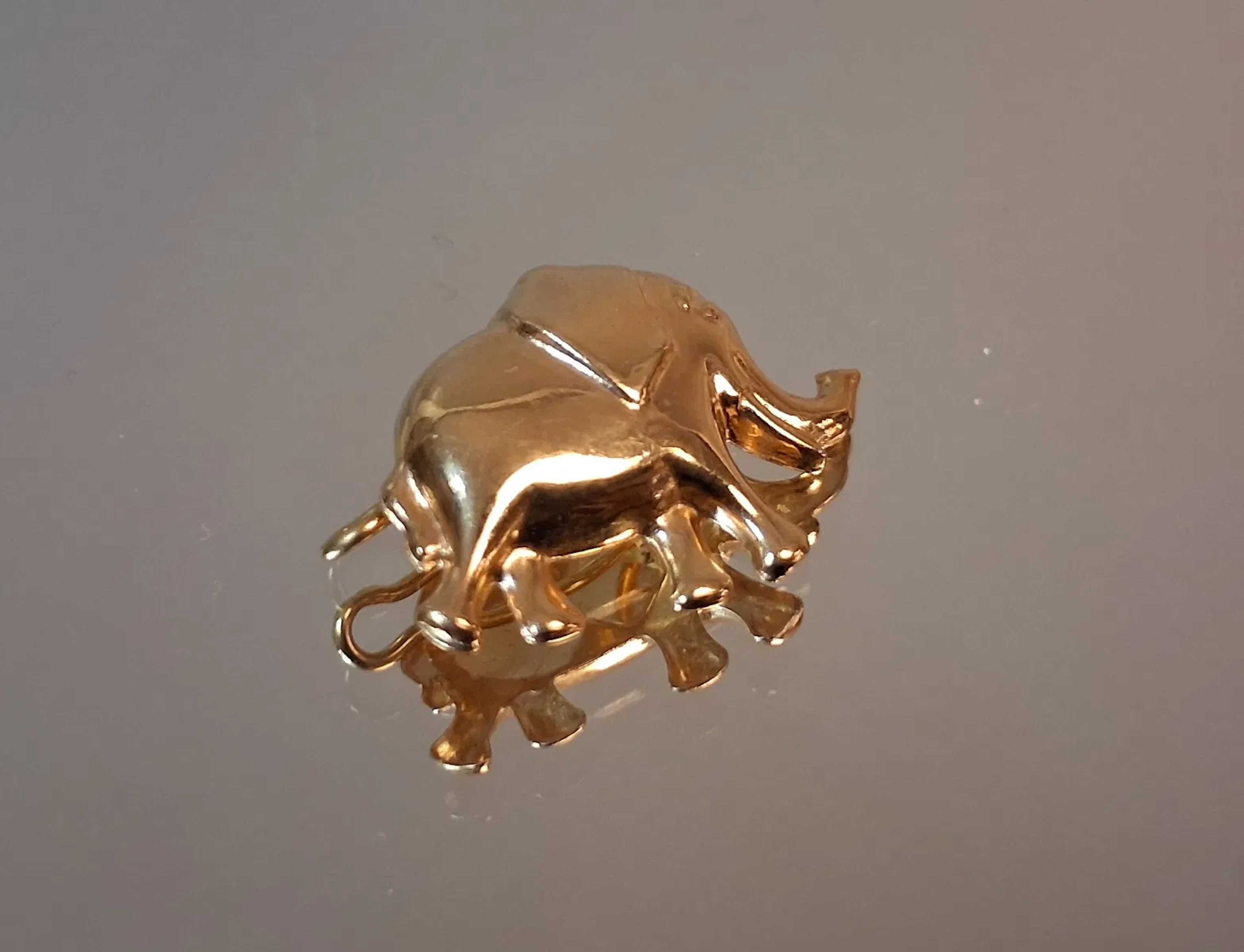 Brosch. Elefant, 18K Guld, 1,14gram.