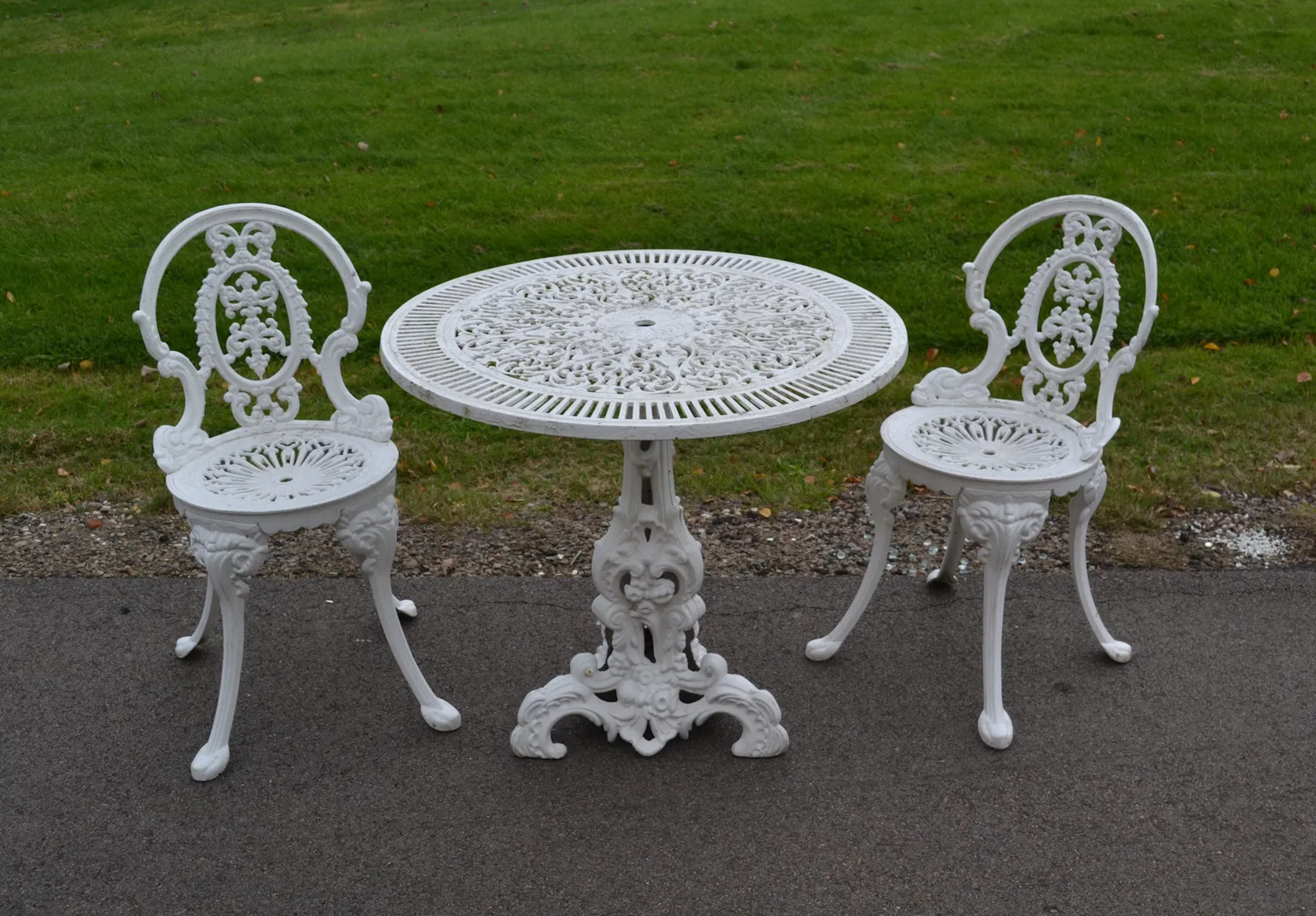 Trädgårdsgrupp. 3 Delar, aluminium, 1900-talet.