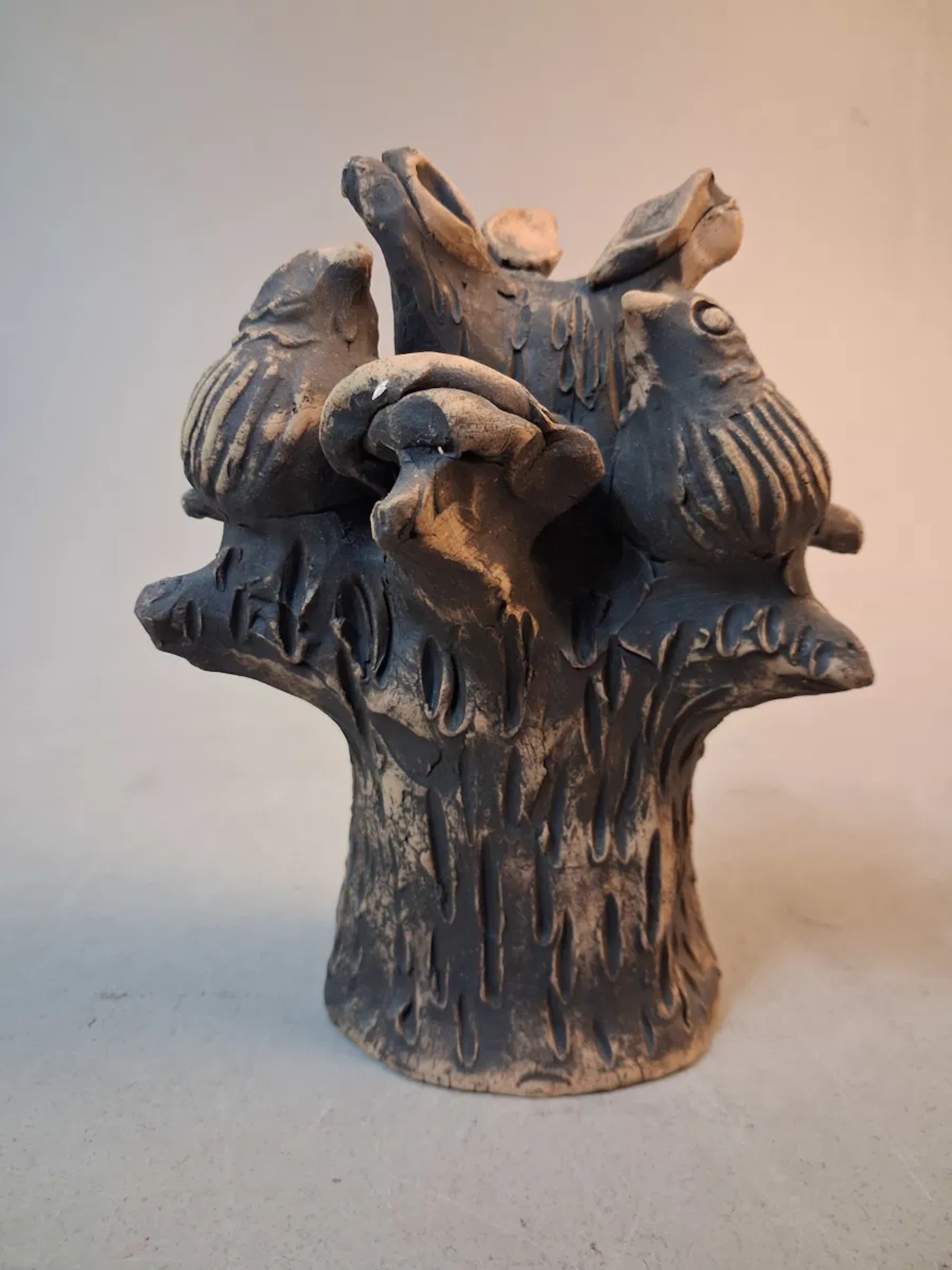 Oidentifierad konstnär. Skulptur, fåglar, stengods. signerad.