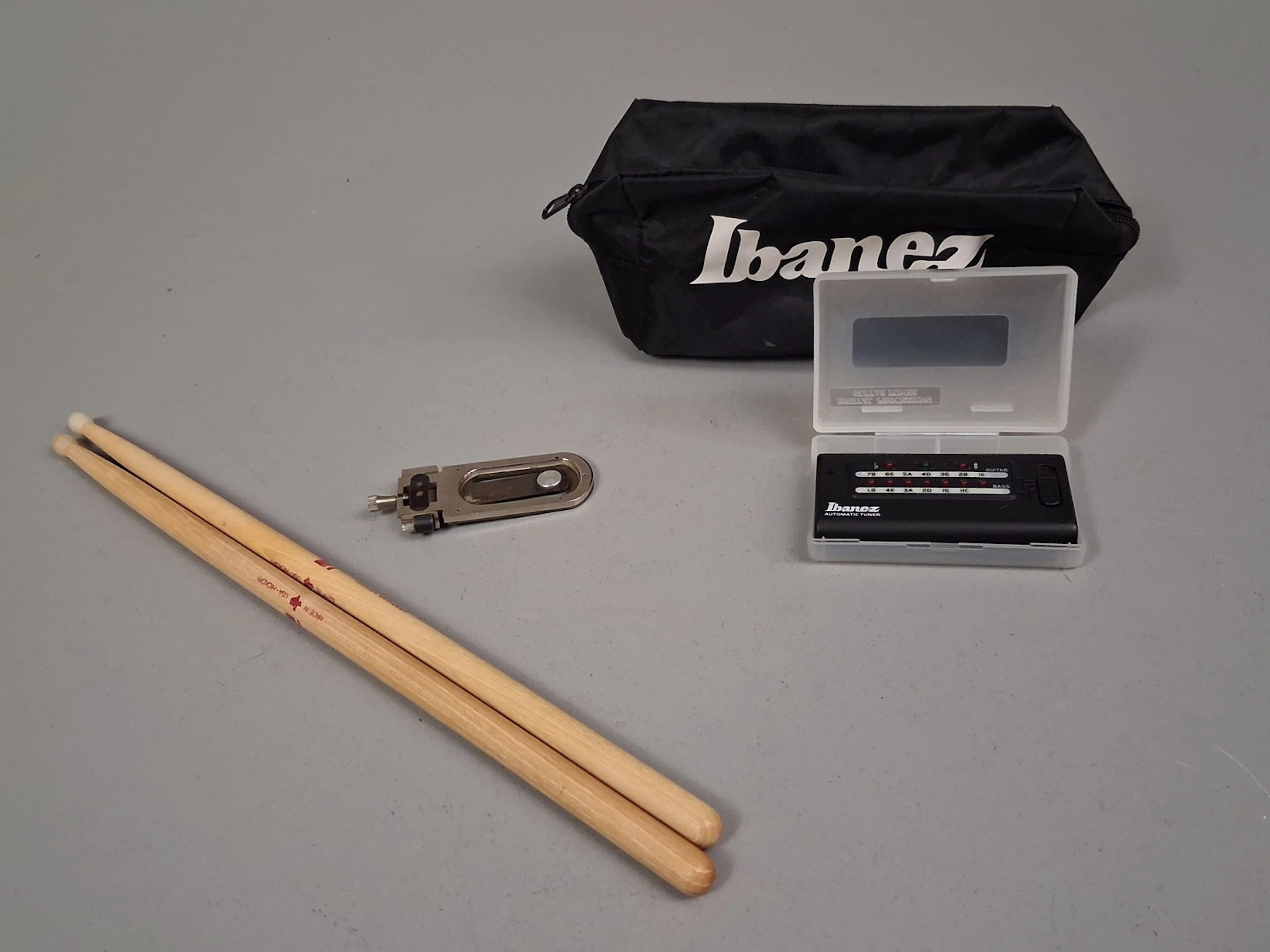 Trumpinnar Mike Portnoy, Ibanez Automatic Tuner & Rörklippare till saxofon.