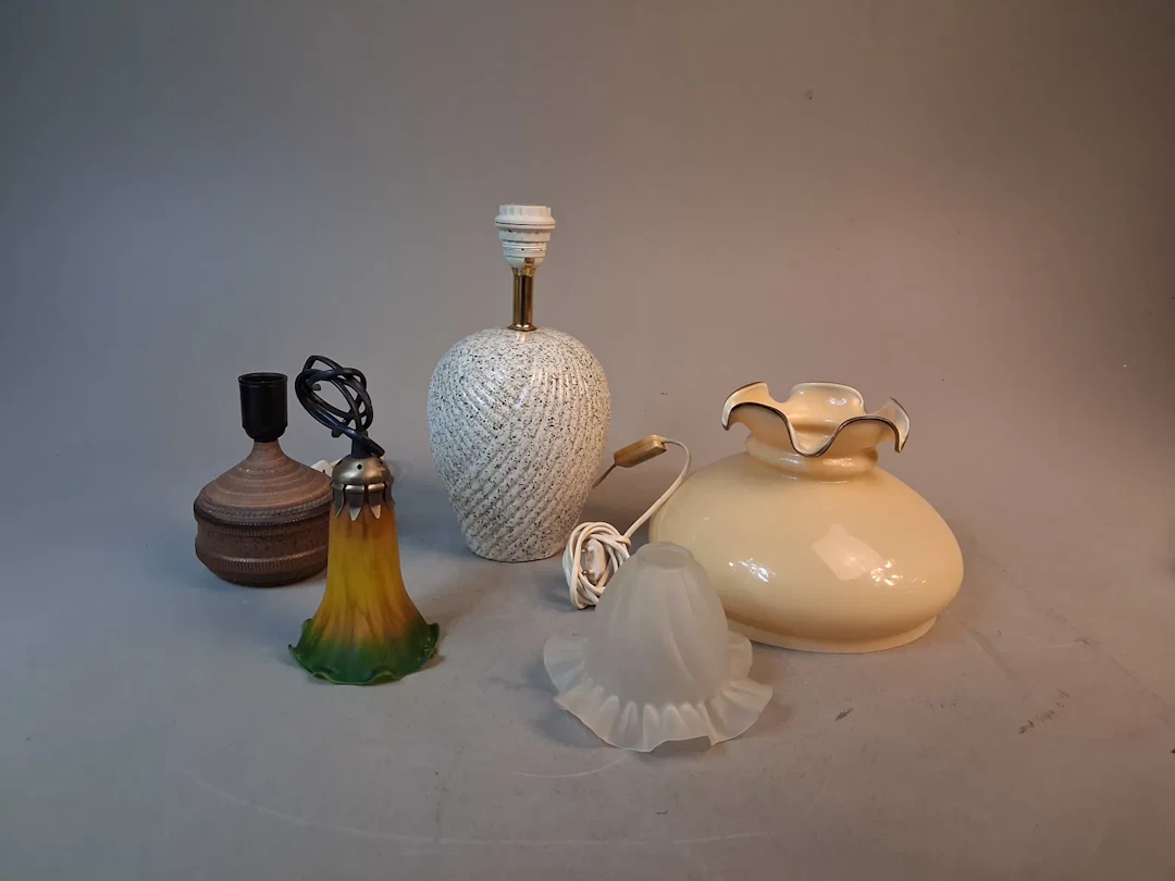 Diverse belysnings tillbehör.