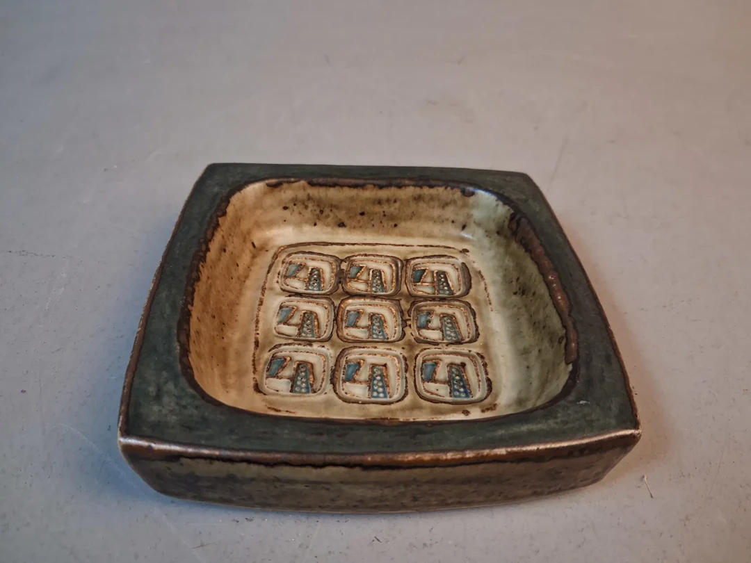 Jörgen Mogensen. Royal Copenhagen, 1960-talet, fat/skål.