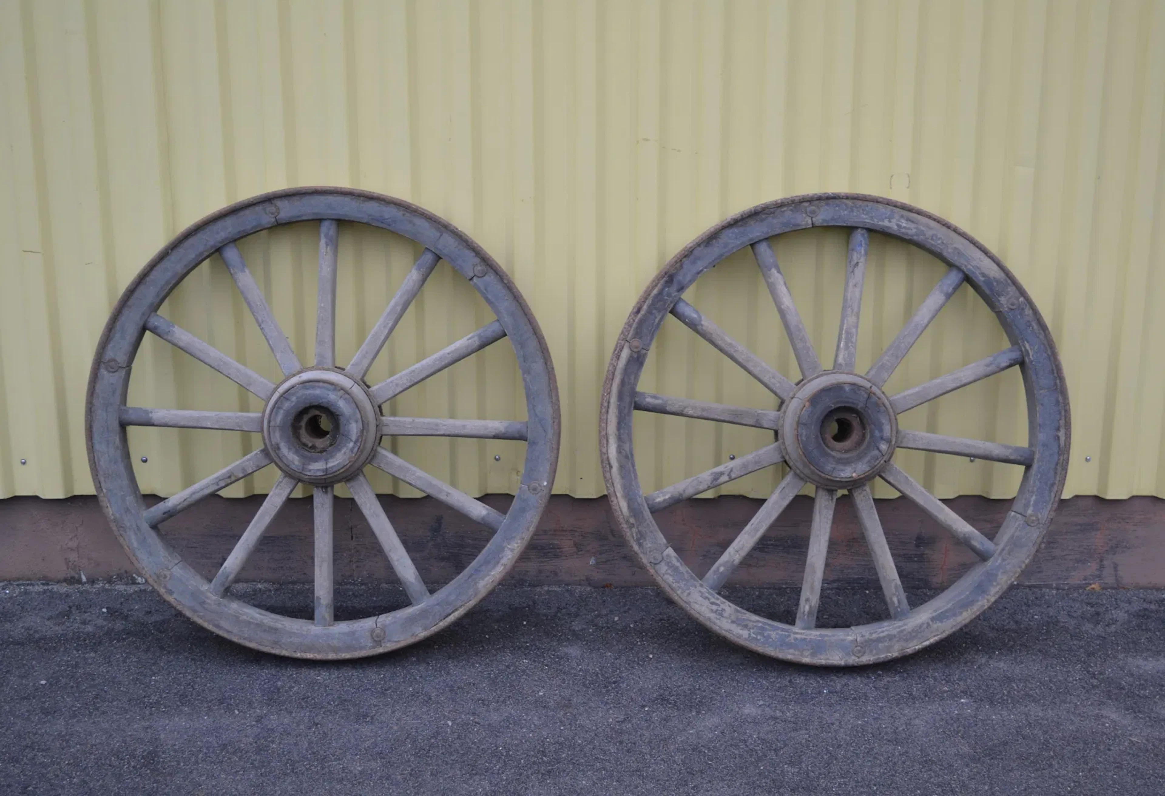 2 Vagnshjul. 1800/1900-talet.