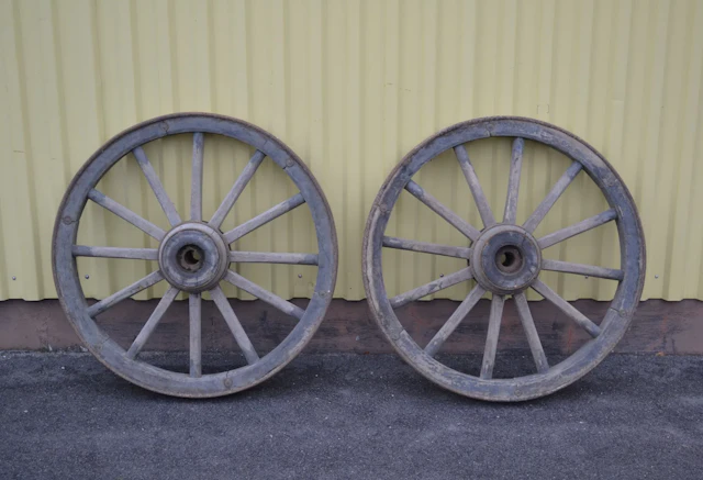 2 Vagnshjul. 1800/1900-talet.