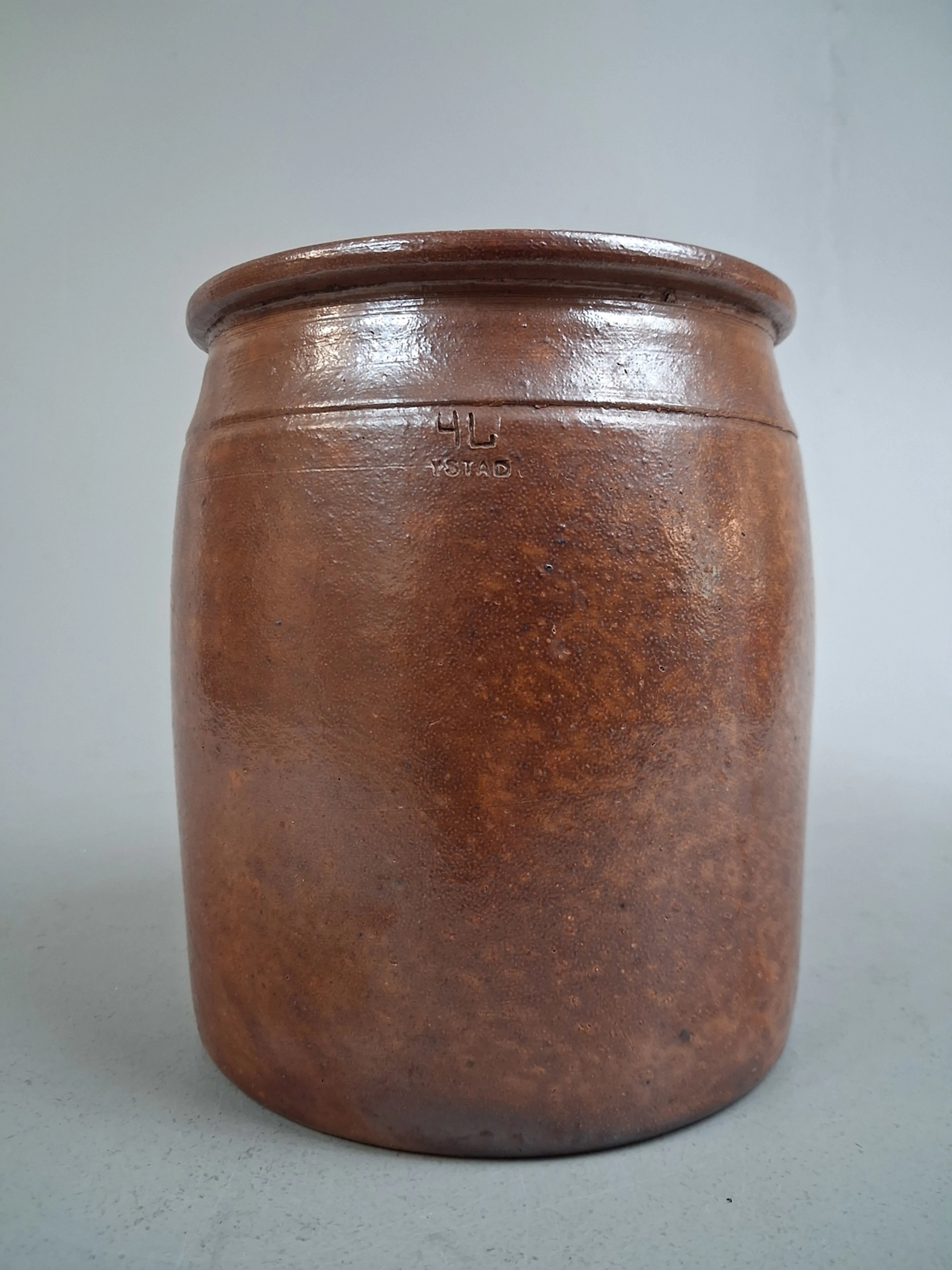 Krus. 4 Liter. Ystad.