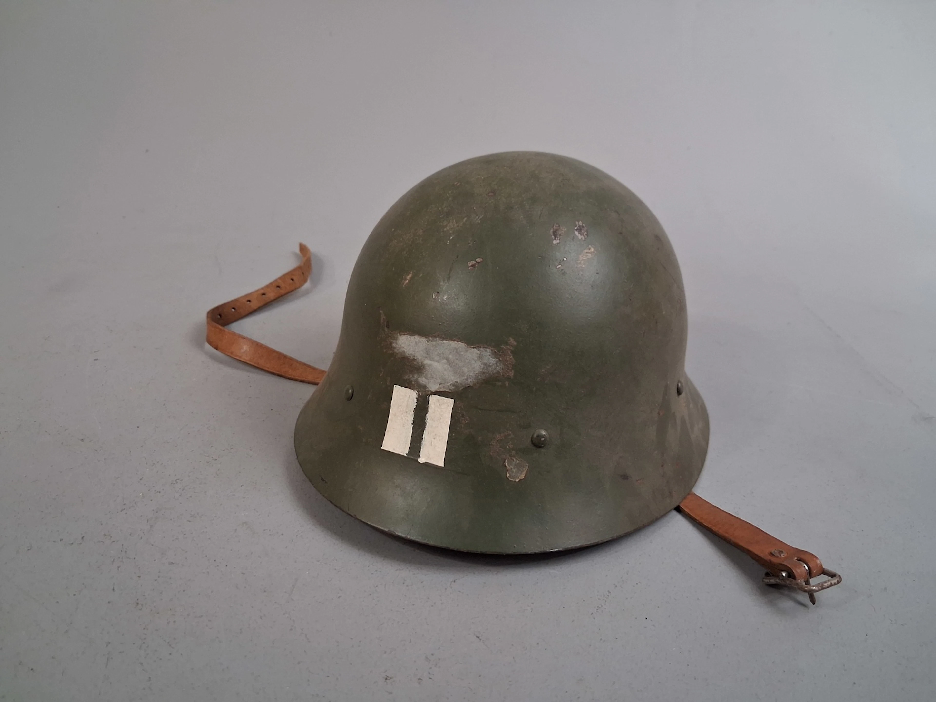 Militärhjälm.