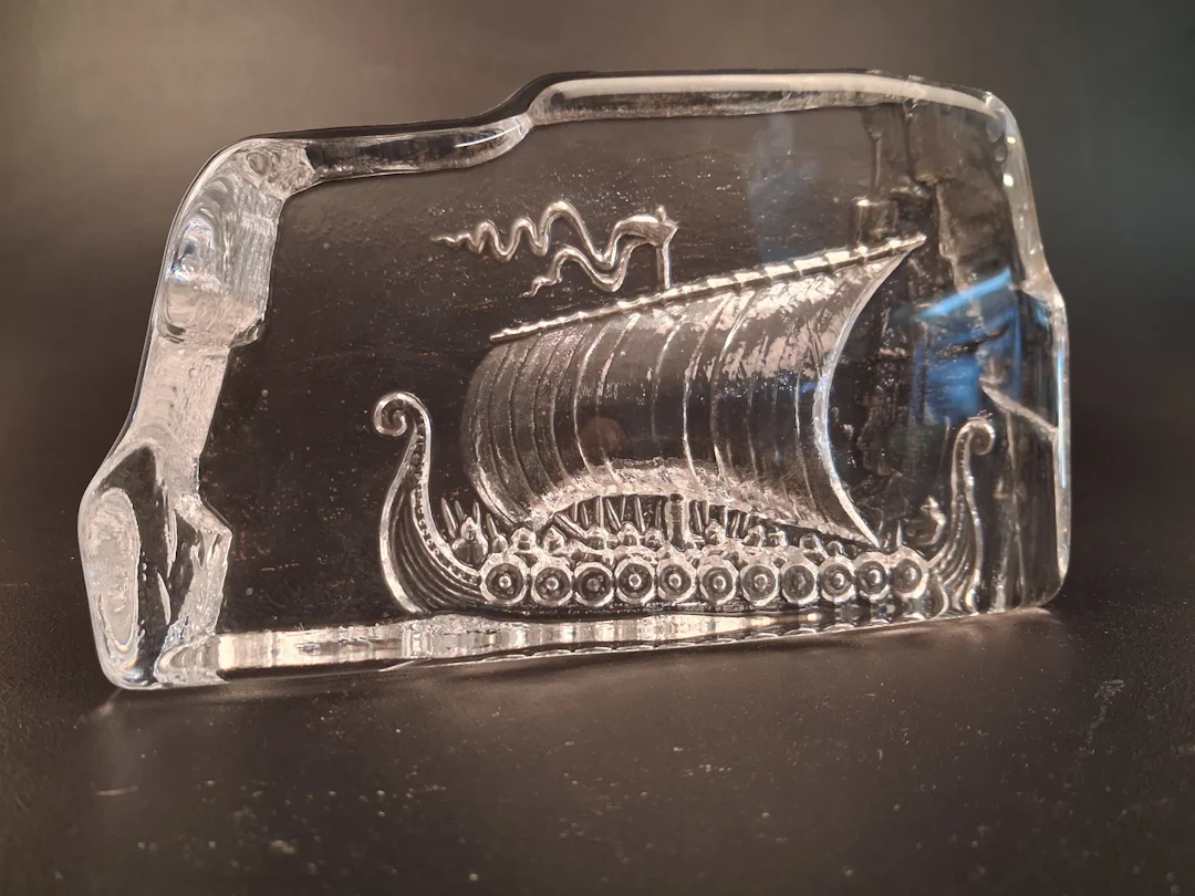 Glasblock. Vikingaskep.