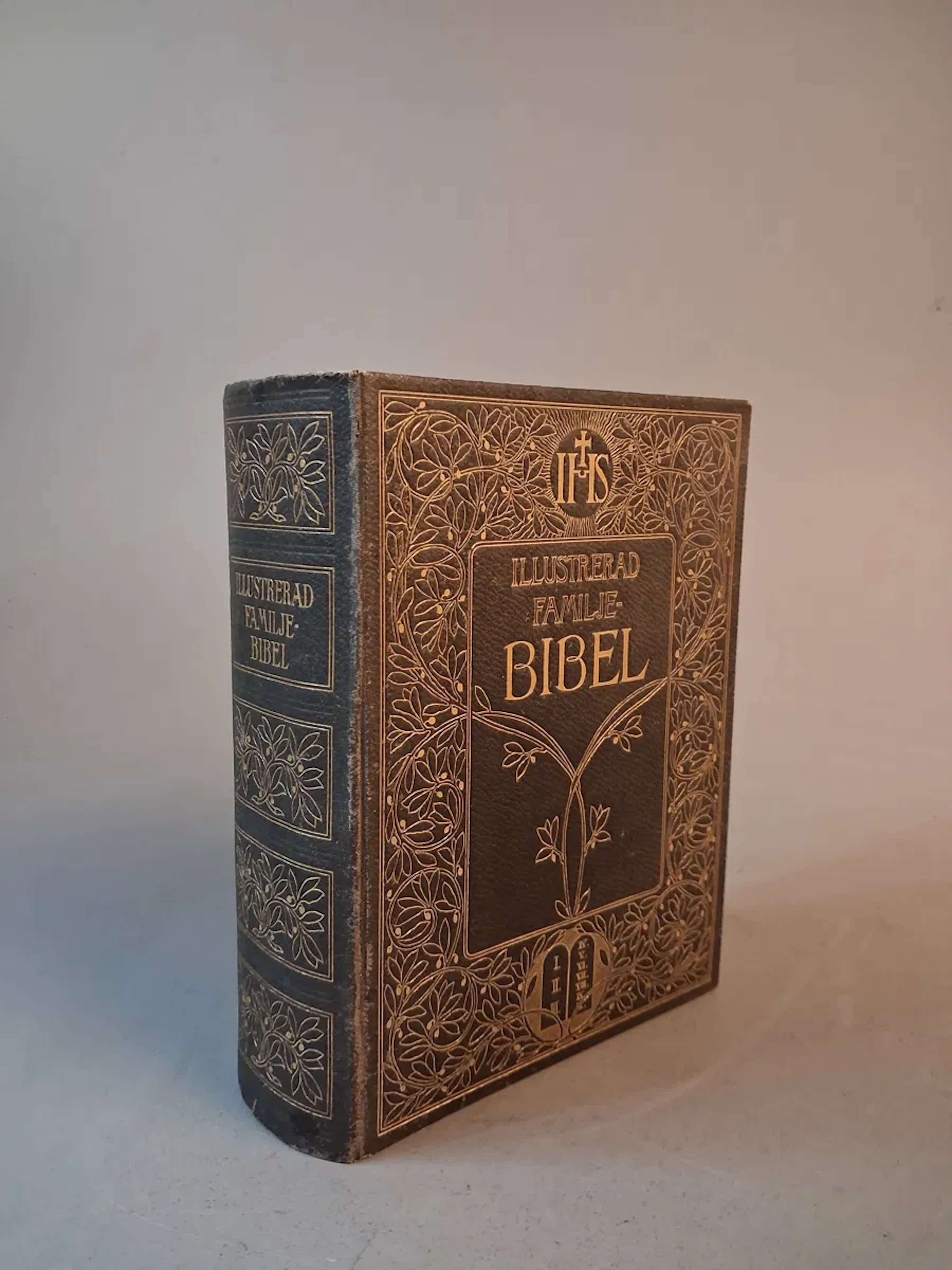 ILLUSTERAD familje bibel. Stockholm 1925. Fröleen & comp:s Boktryckeri.