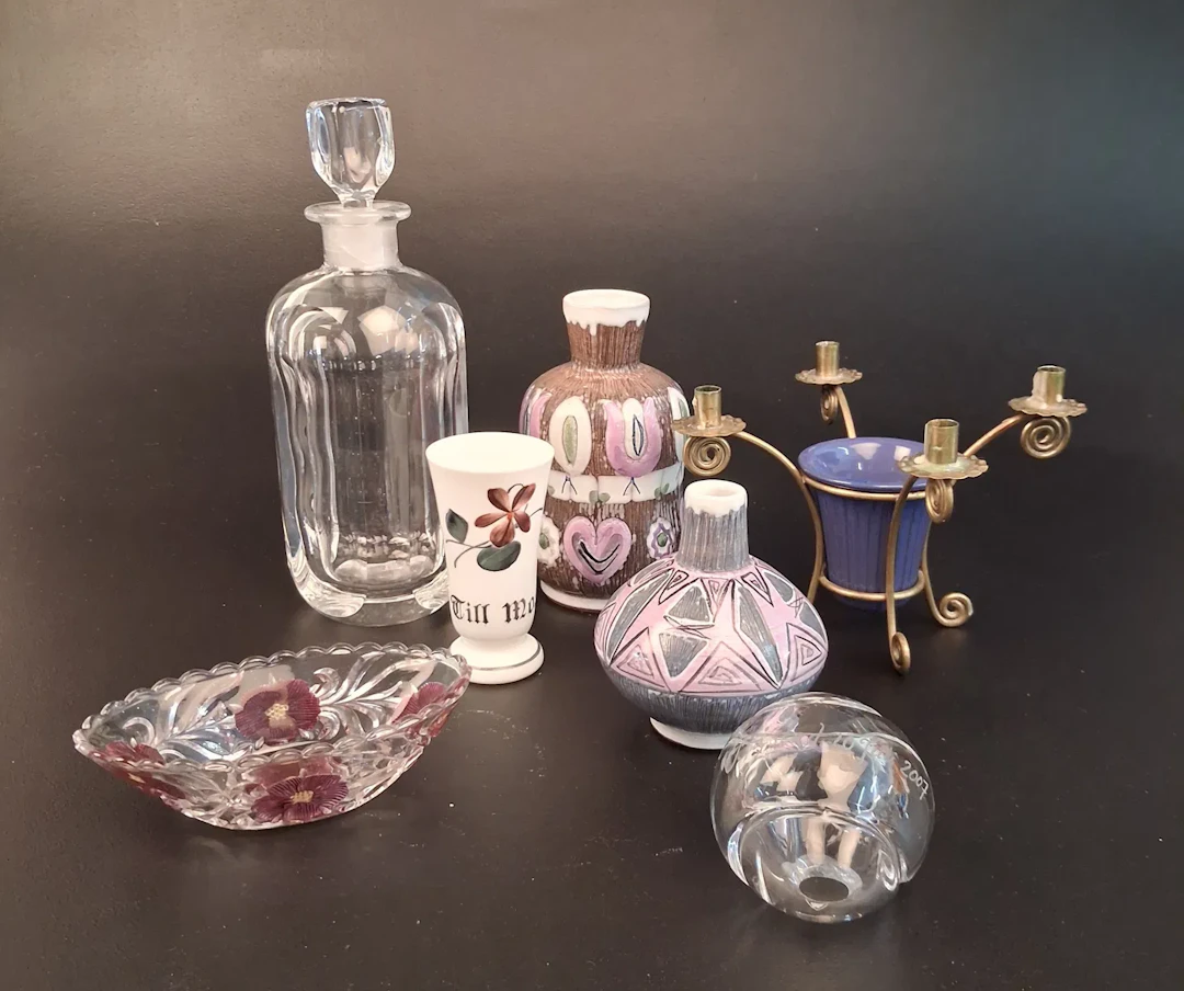 Porslin & glas. Bl.a karaff Sven Palmqvist, Laholmskeramik m.m.