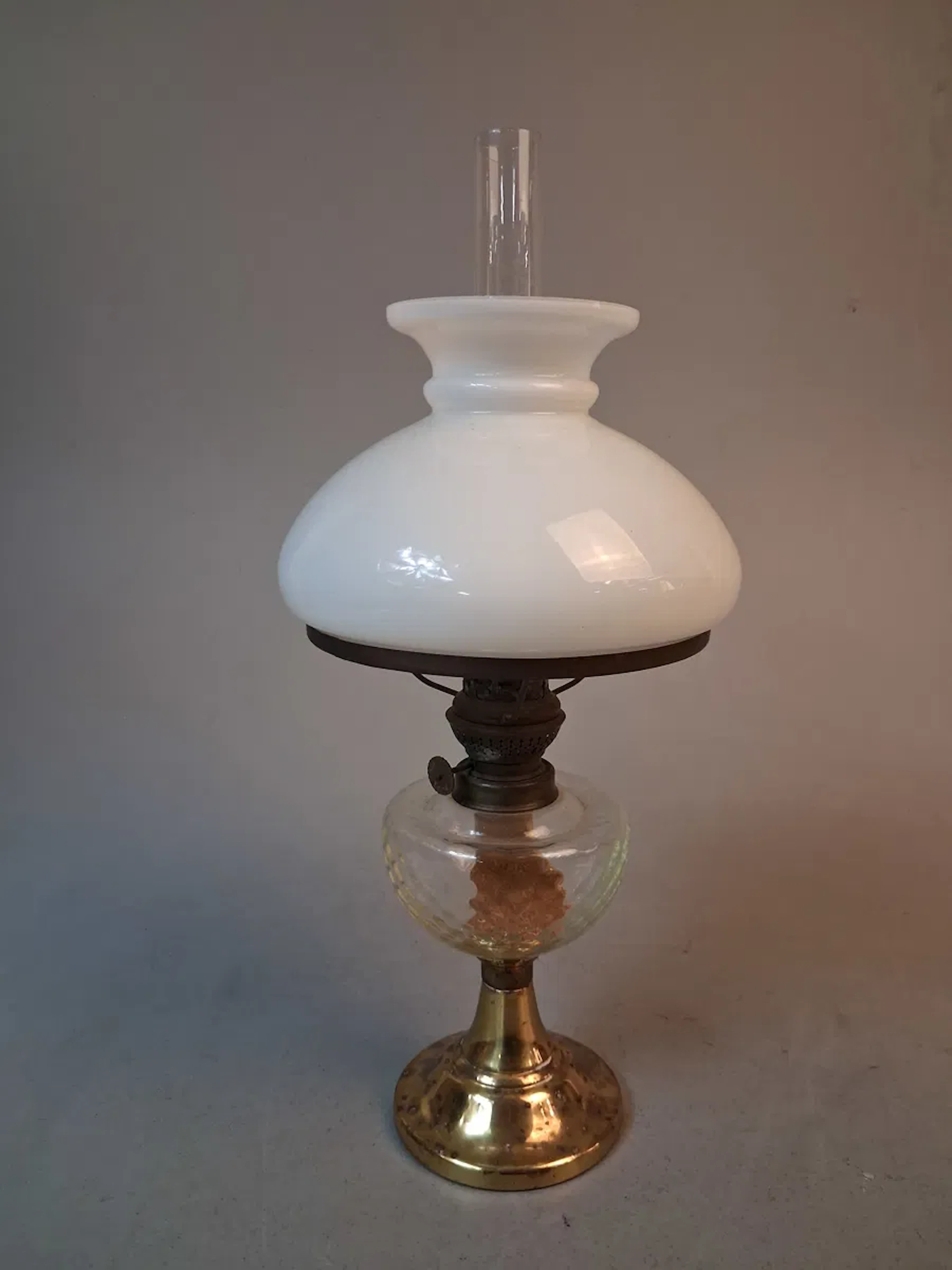 Oljelampa, mässing & glas.