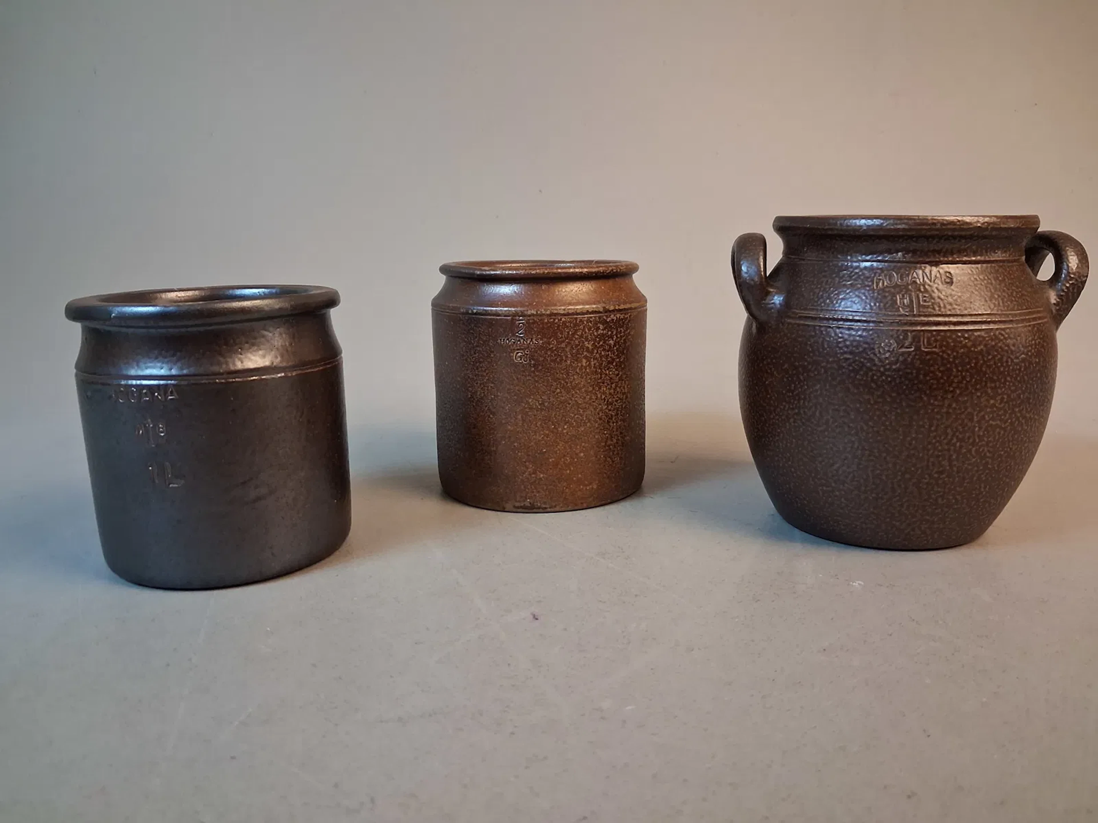 3 Krus. Höganäs HB. 1 Liter & 2 stycken 2 Liter.