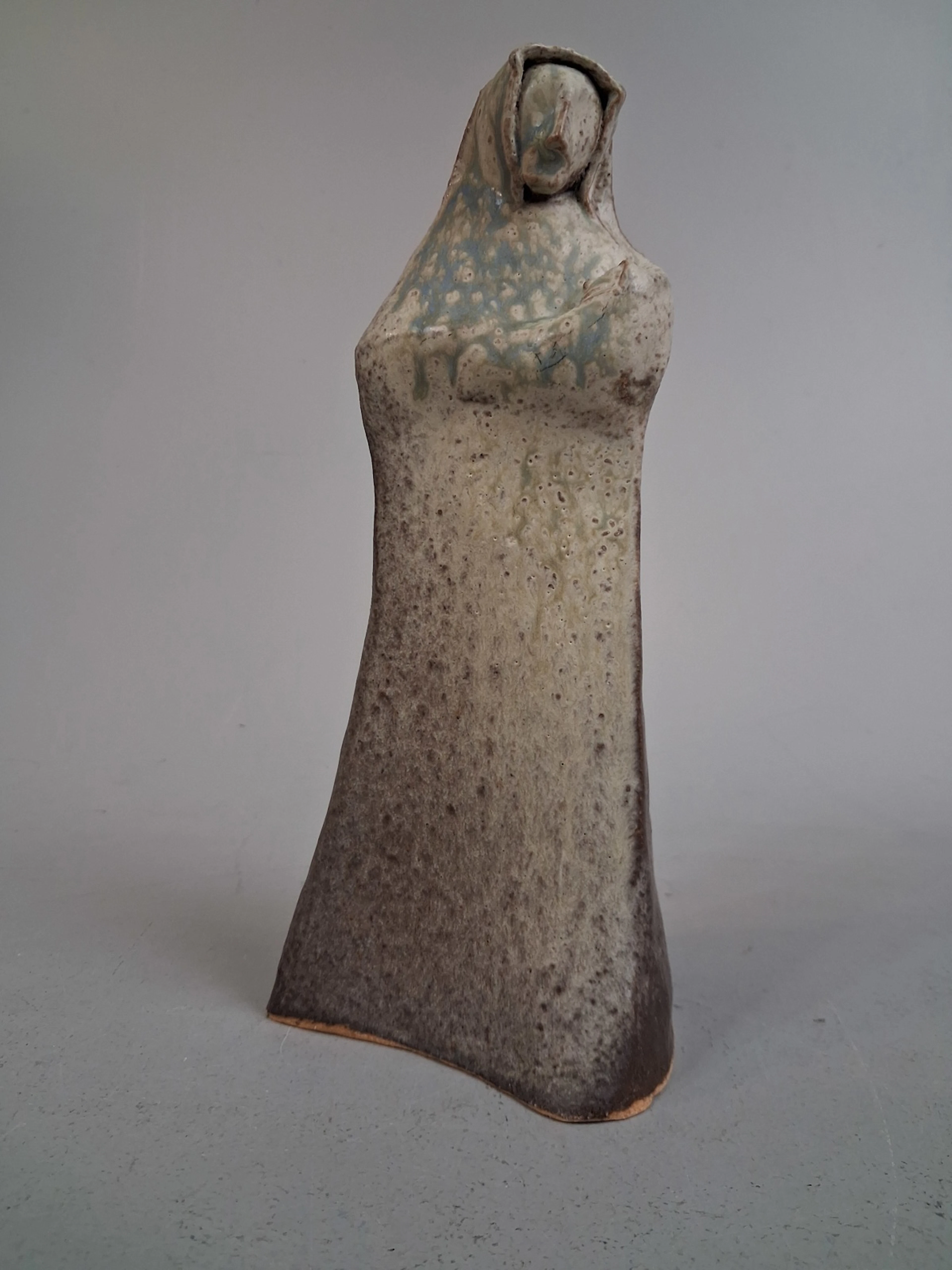 ROBERT AHLBERG. Skulptur, Höganäs, Glaserat stengods, tidigt 1900-tal.