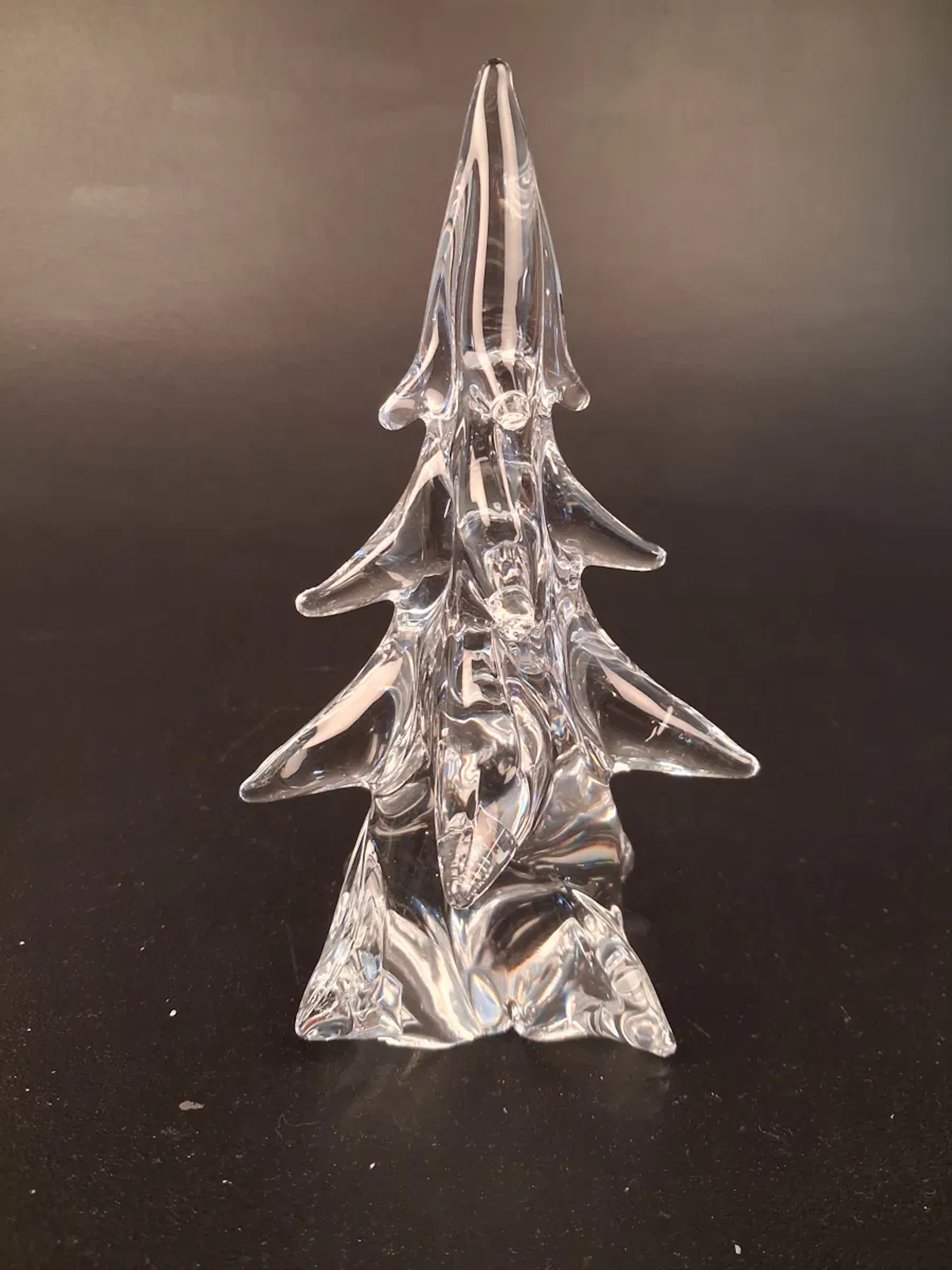 Glas skulptur, Gran. Otydlig signatur.