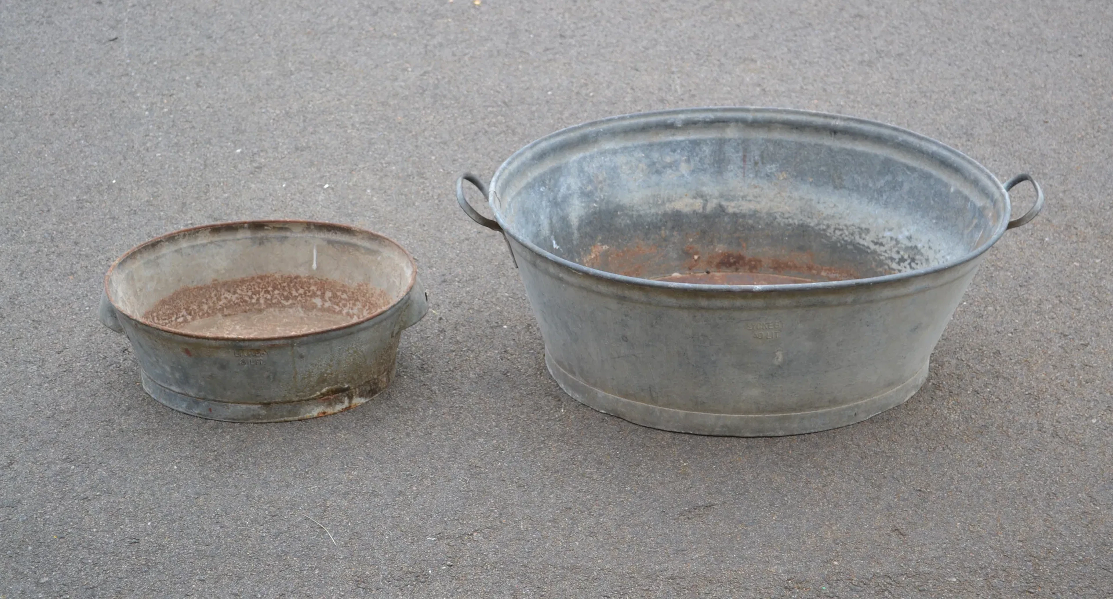 2 Zinkbaljor. Lyckeby, 8 & 40 liter.