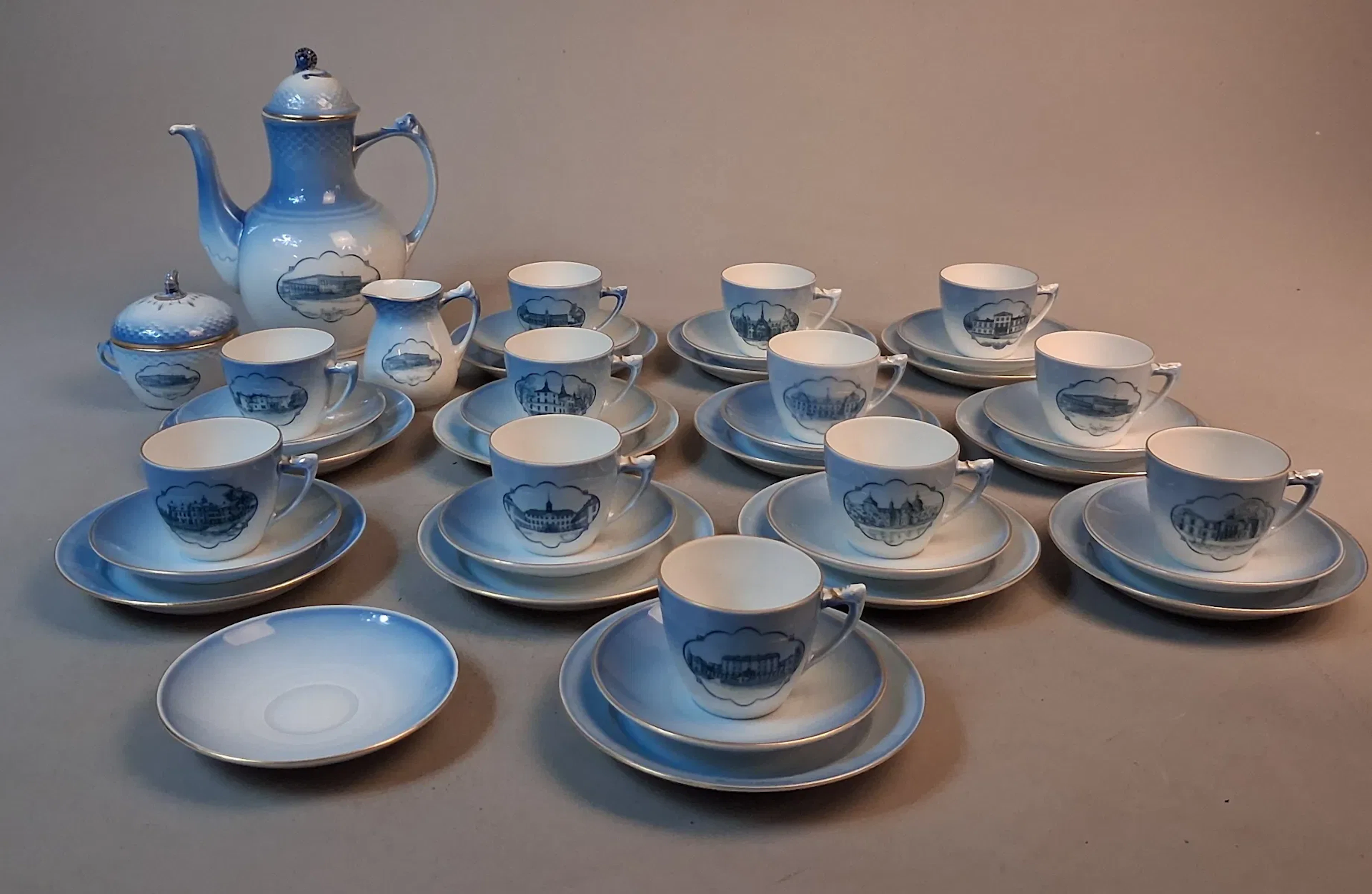 Kaffeservis delar. Bing & Gröndahl "Svenska slott".