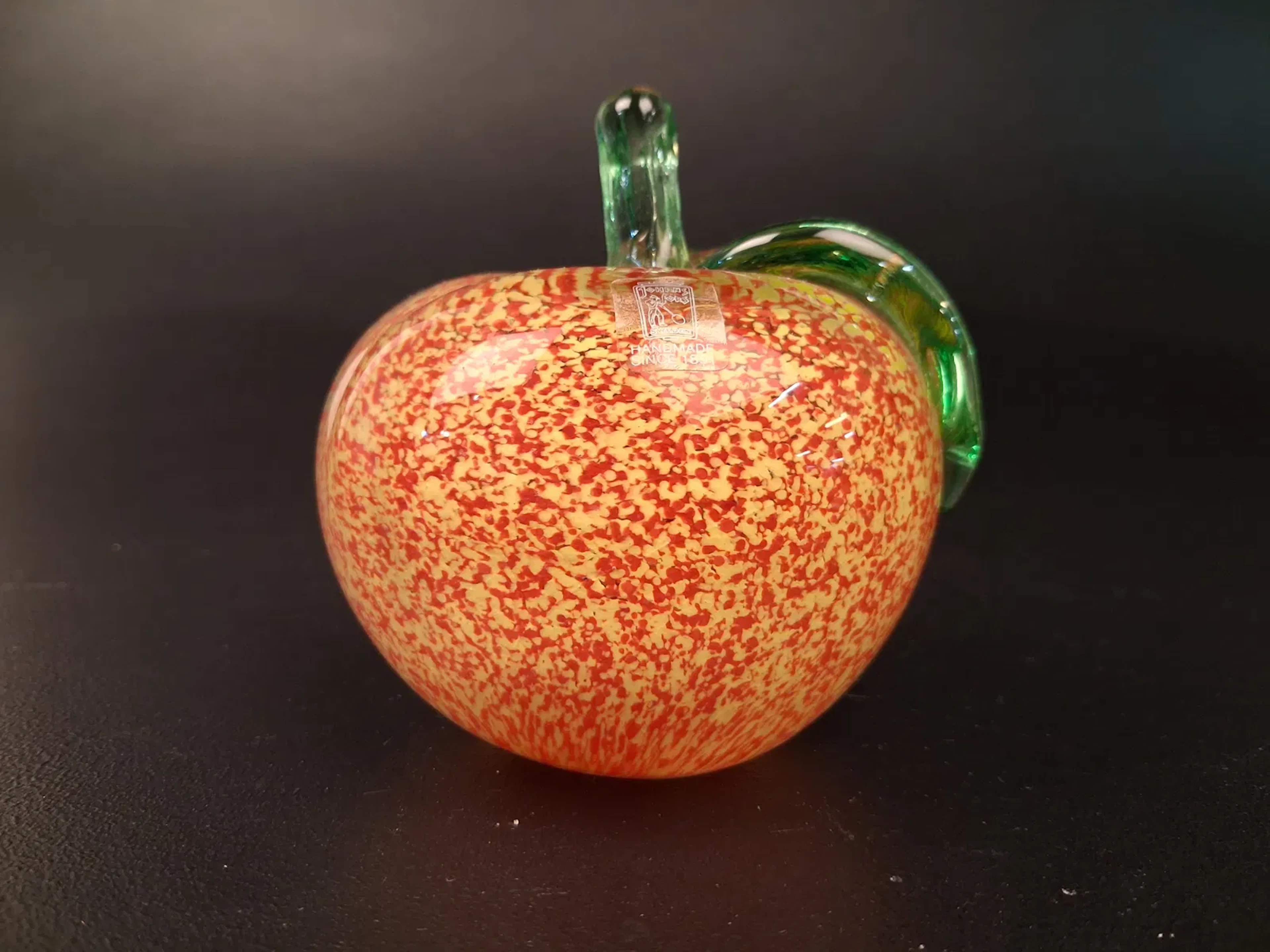 Konstglas. Äpple, Johansfors.