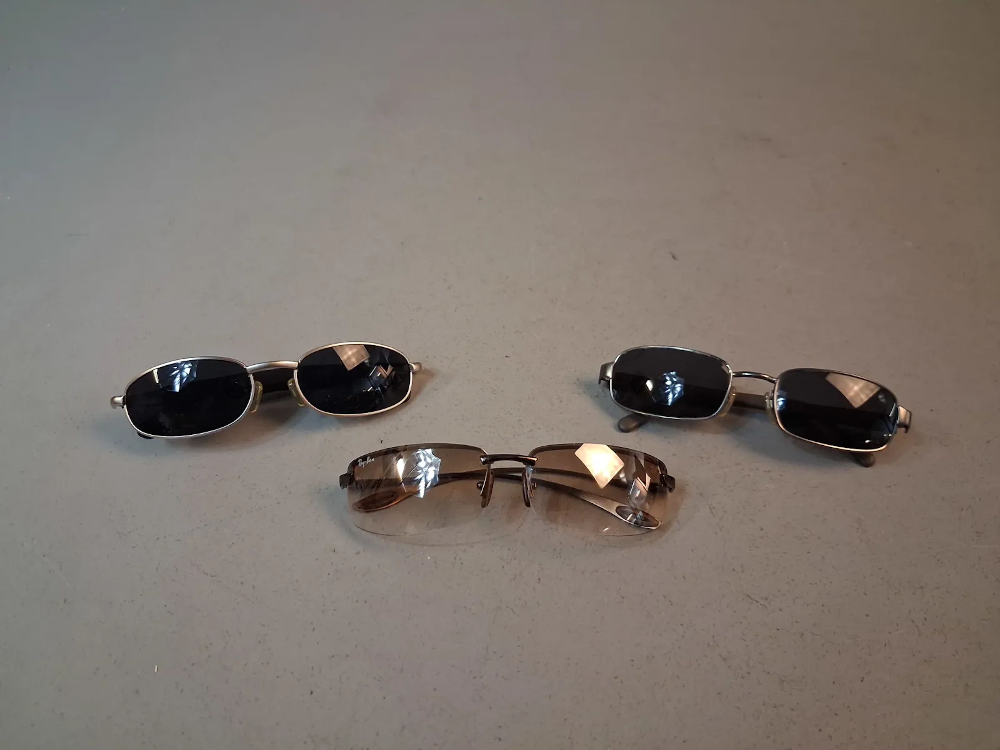 3 Par solglasögon. Bl.a Emporio Armani 130-5.