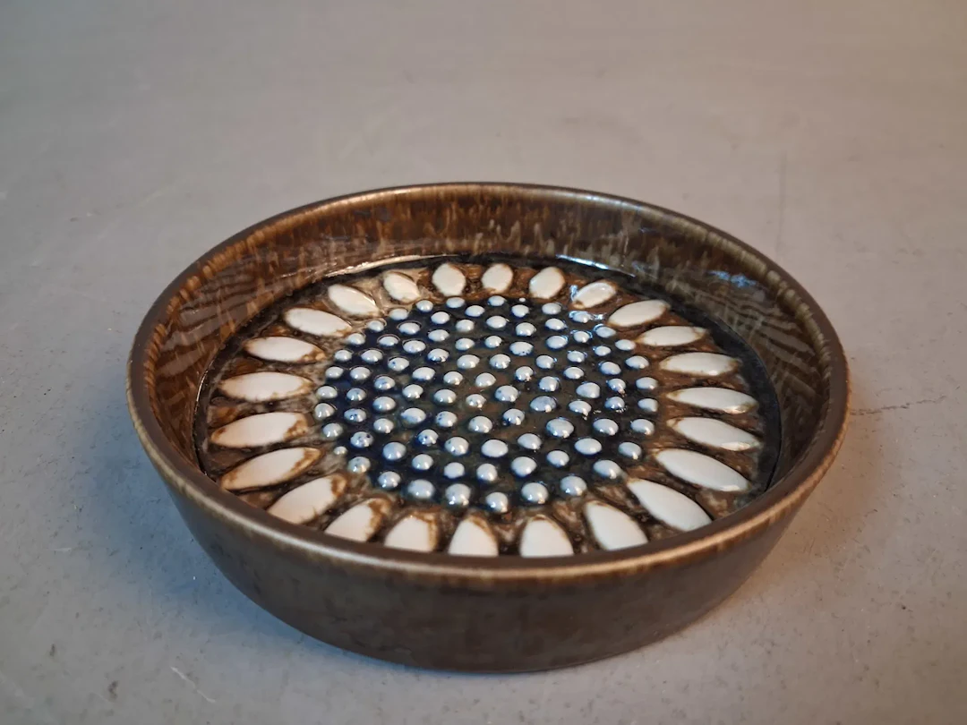 Sylvia Leuchovius. Rörstrand, 1960/1970-talet, fat/skål.