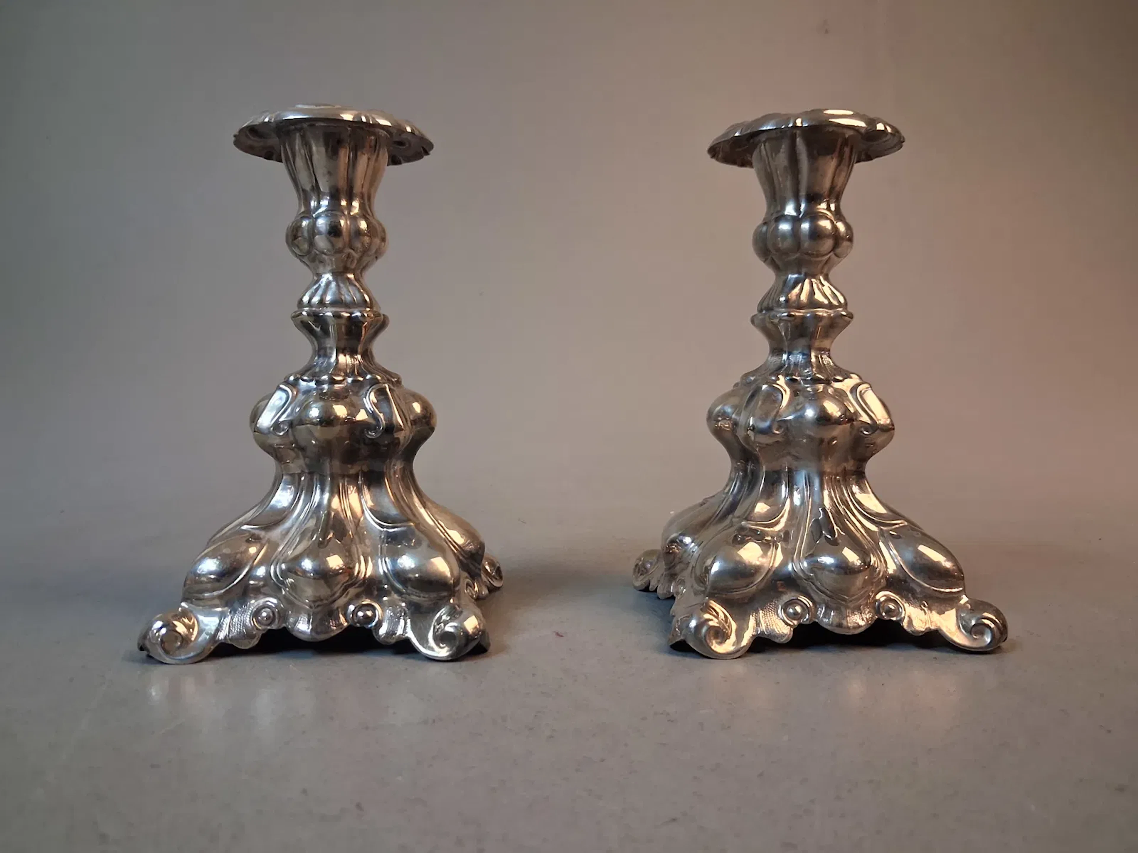Ljusstakar, 1 par, nysilver, Rokoko-stil, 1900-talet.