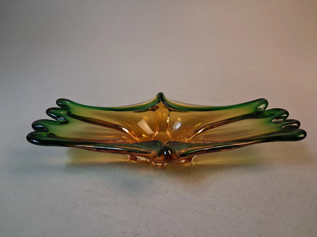 Skål, möjligtvis Murano, Glas, ej signerad.