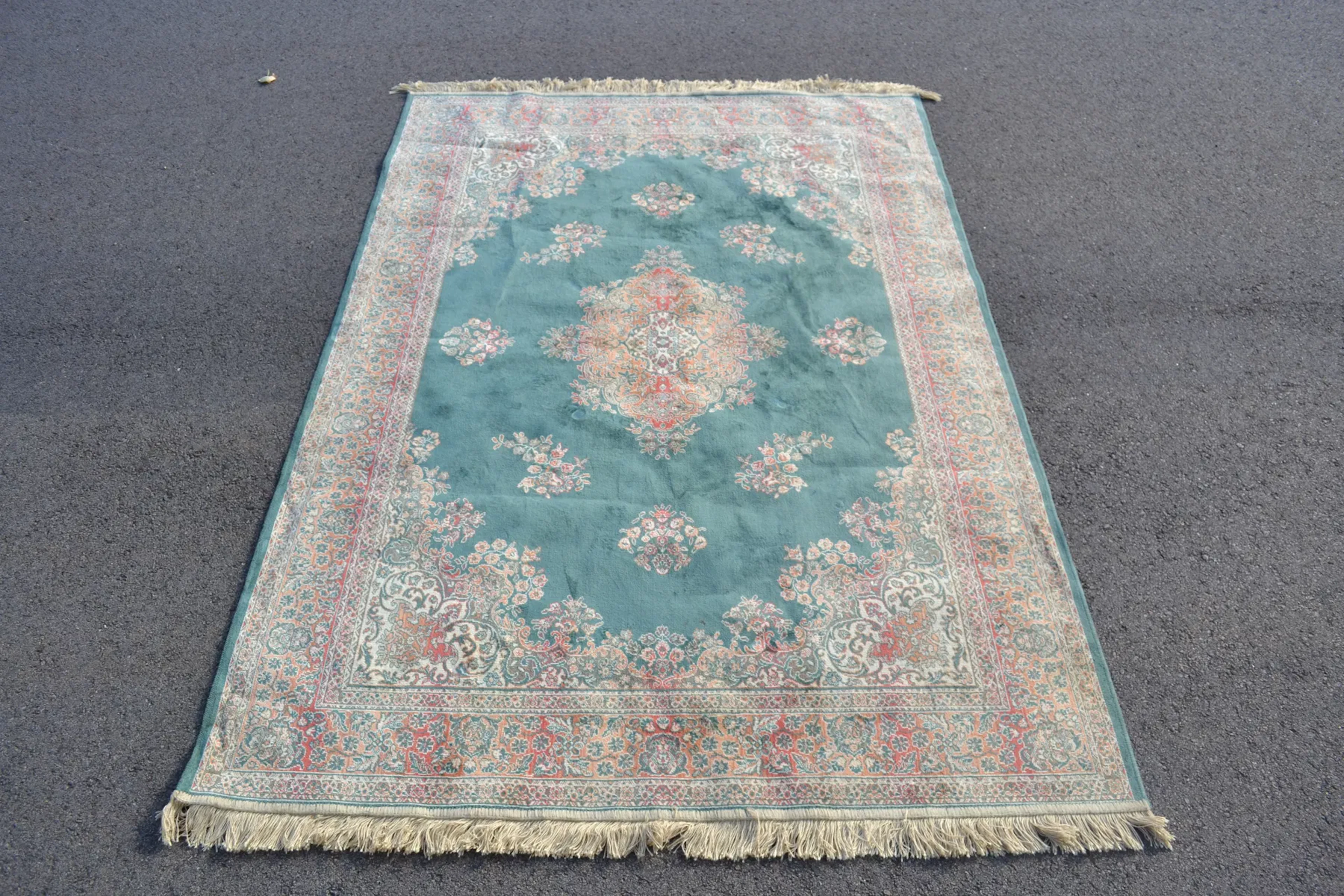Matta. Orientalisk stil, 100% Viskos, Belgien.