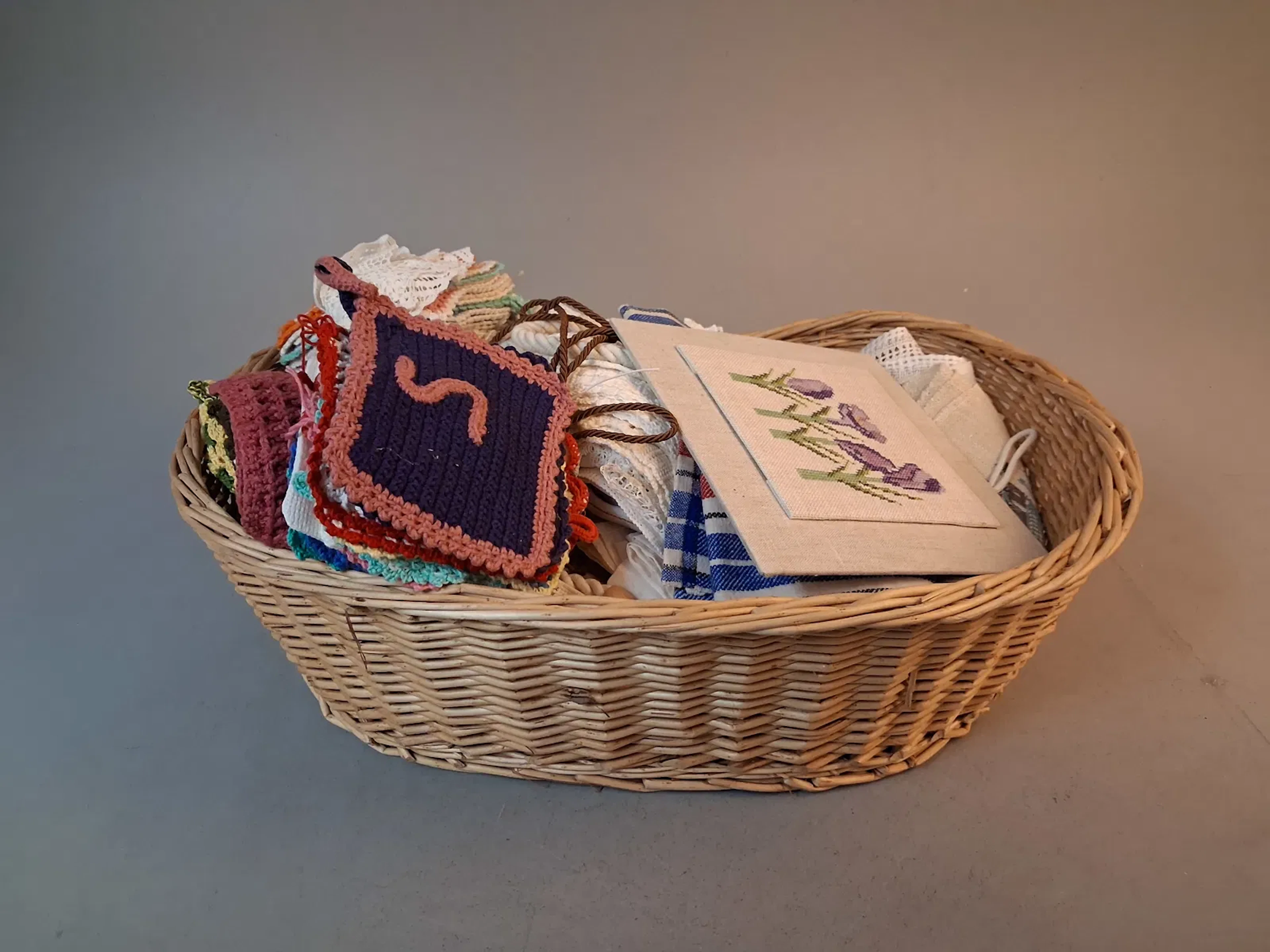 Korg full med textil m.m.