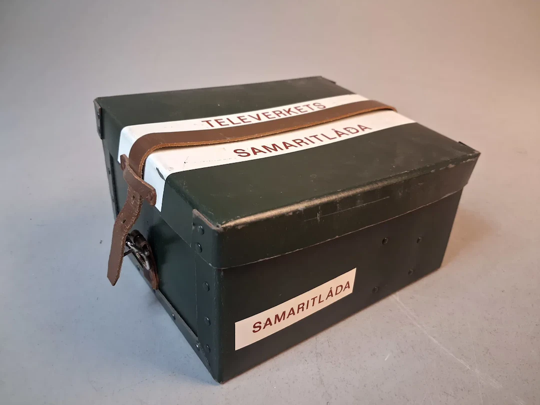 Televerkets samaritlåda. Mitten till senare hälft av 1900-talet. "Första