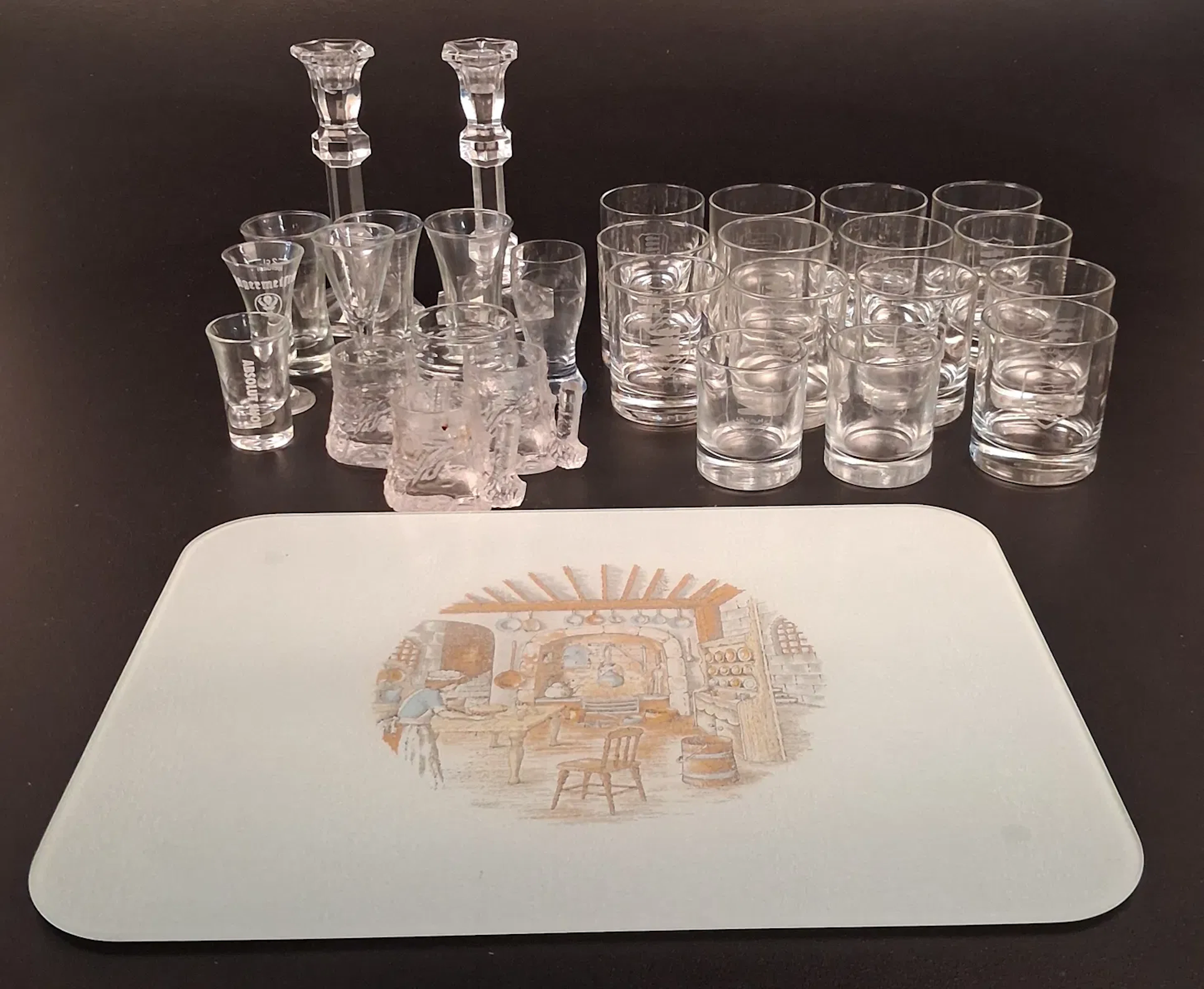 Diverse spritglas, bricka & ljusstakar.