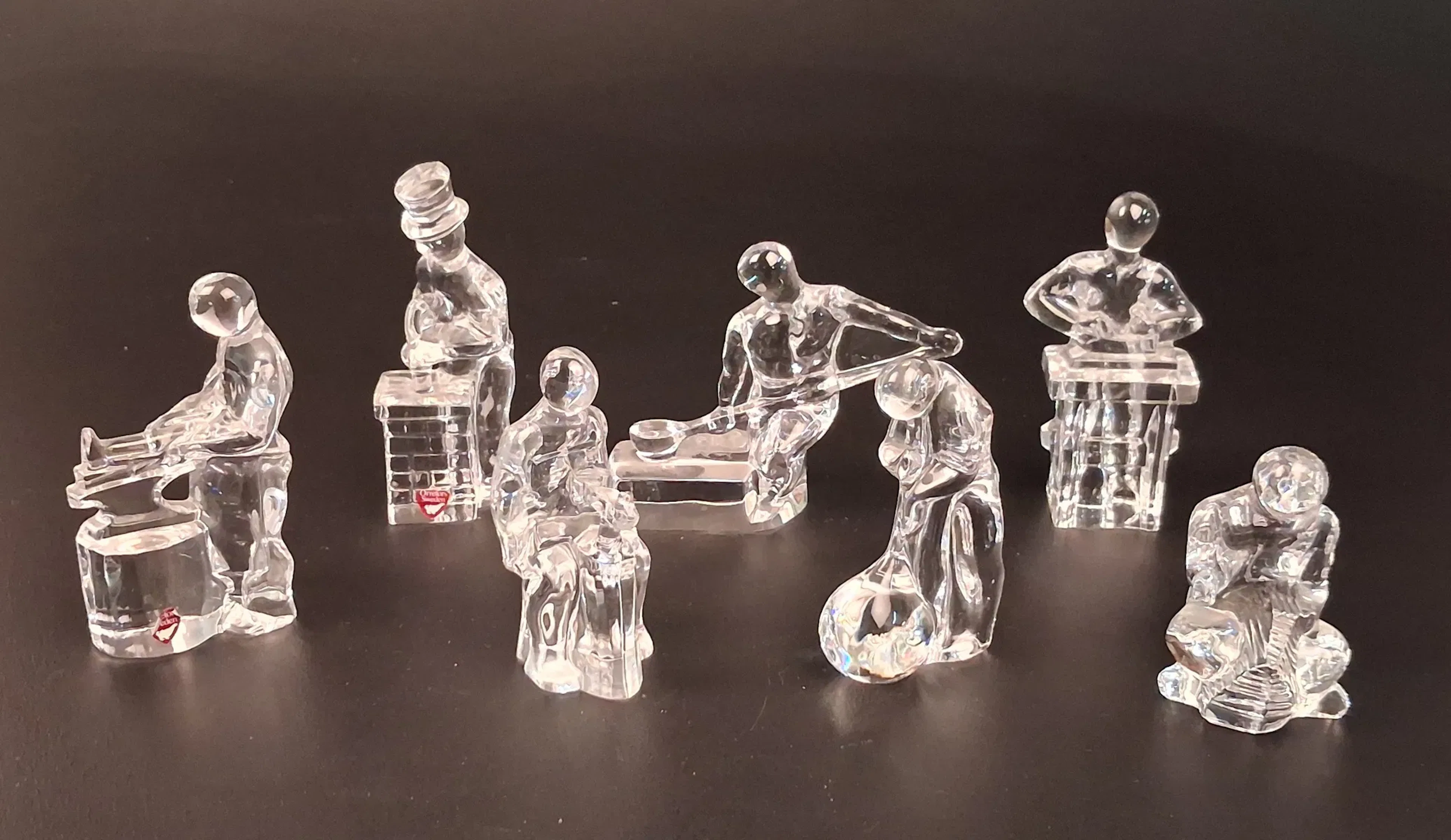 OLLE ALBERIUS. 7 Glasskulpturer, "Skråyrken", Orrefors.