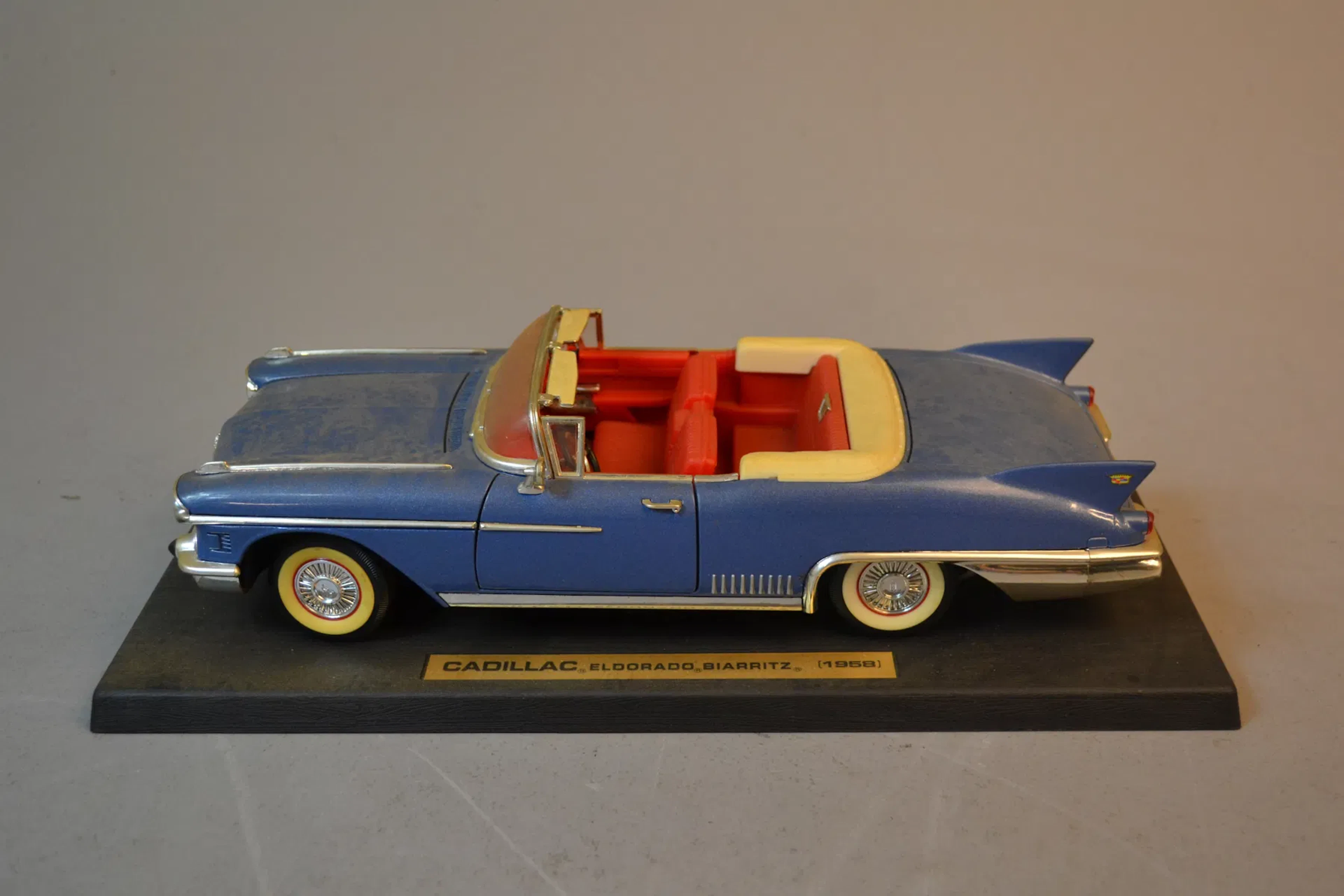 Modellbil. Cadillac, "Eldorado Biarritz (1958)", skala 1:18.