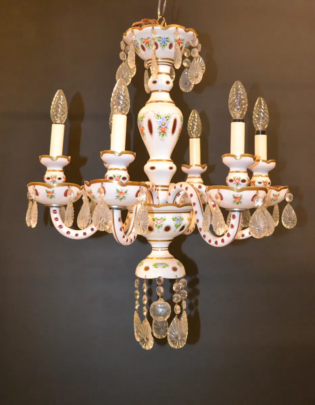 Ljuskrona. Venetiansk-stil, porslin & glas, 1900-talets mitt.