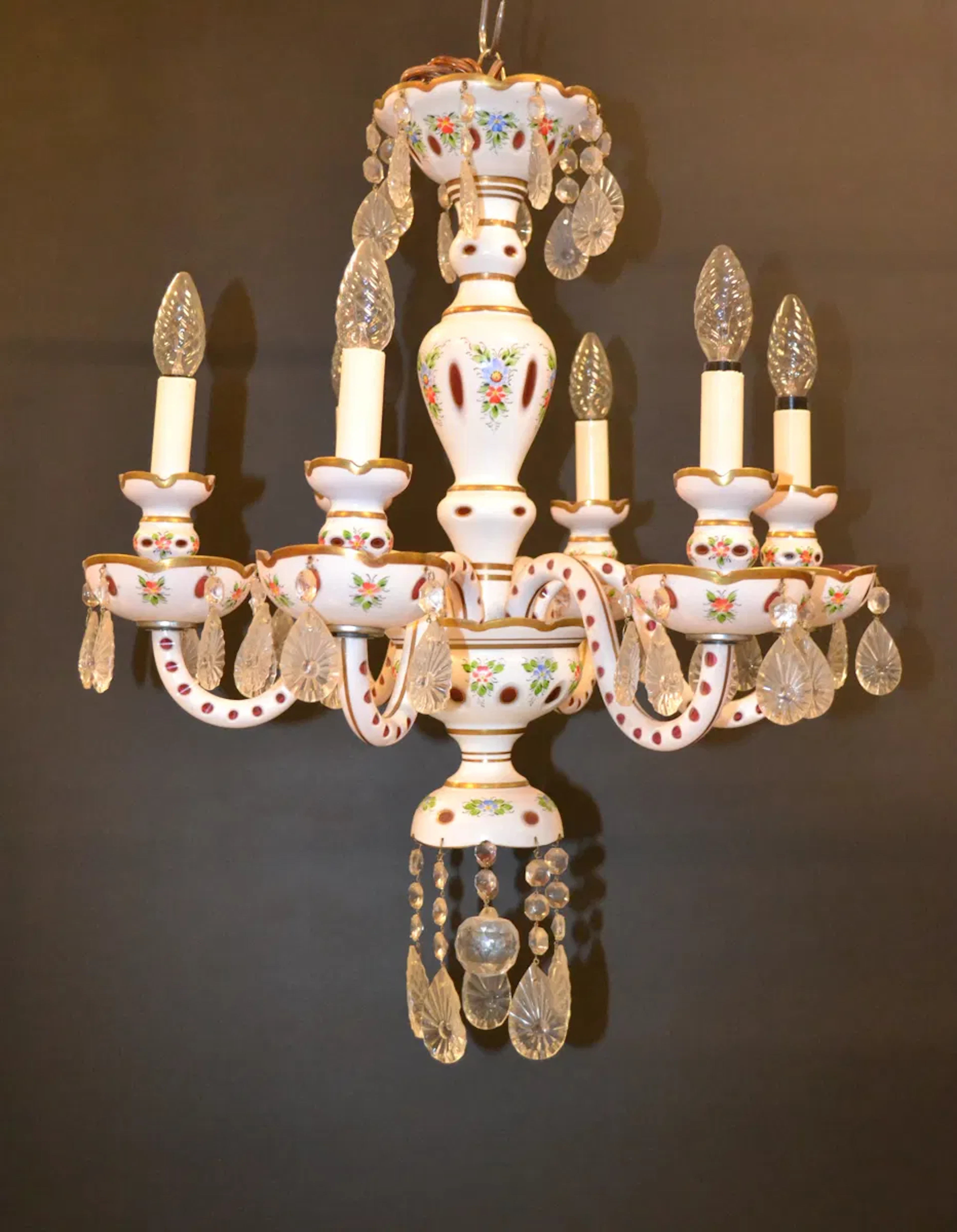 Ljuskrona. Venetiansk-stil, porslin & glas, 1900-talets mitt.