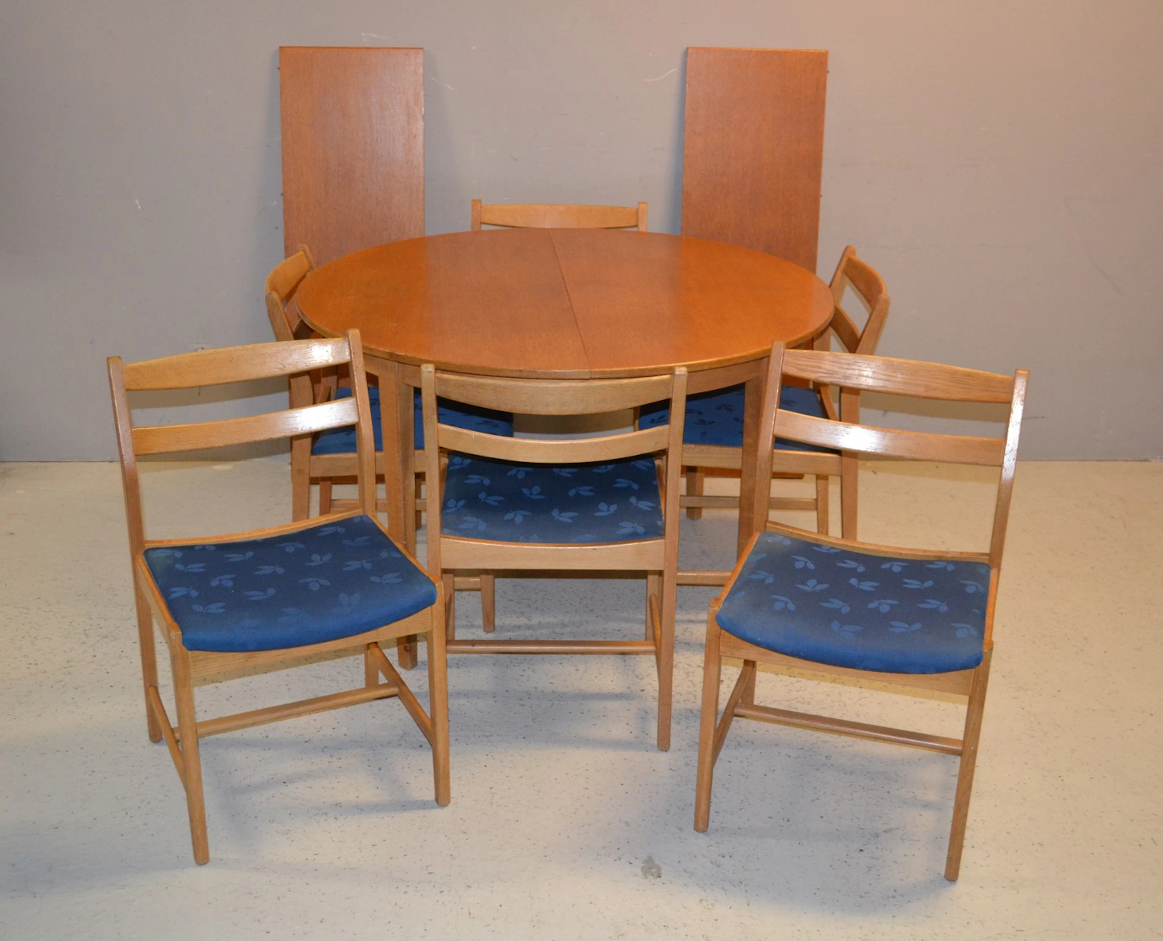 BENGT RUDA. Matgrupp, "Ulvö", IKEA, Bord+2 iläggsskivor & 6 stolar.