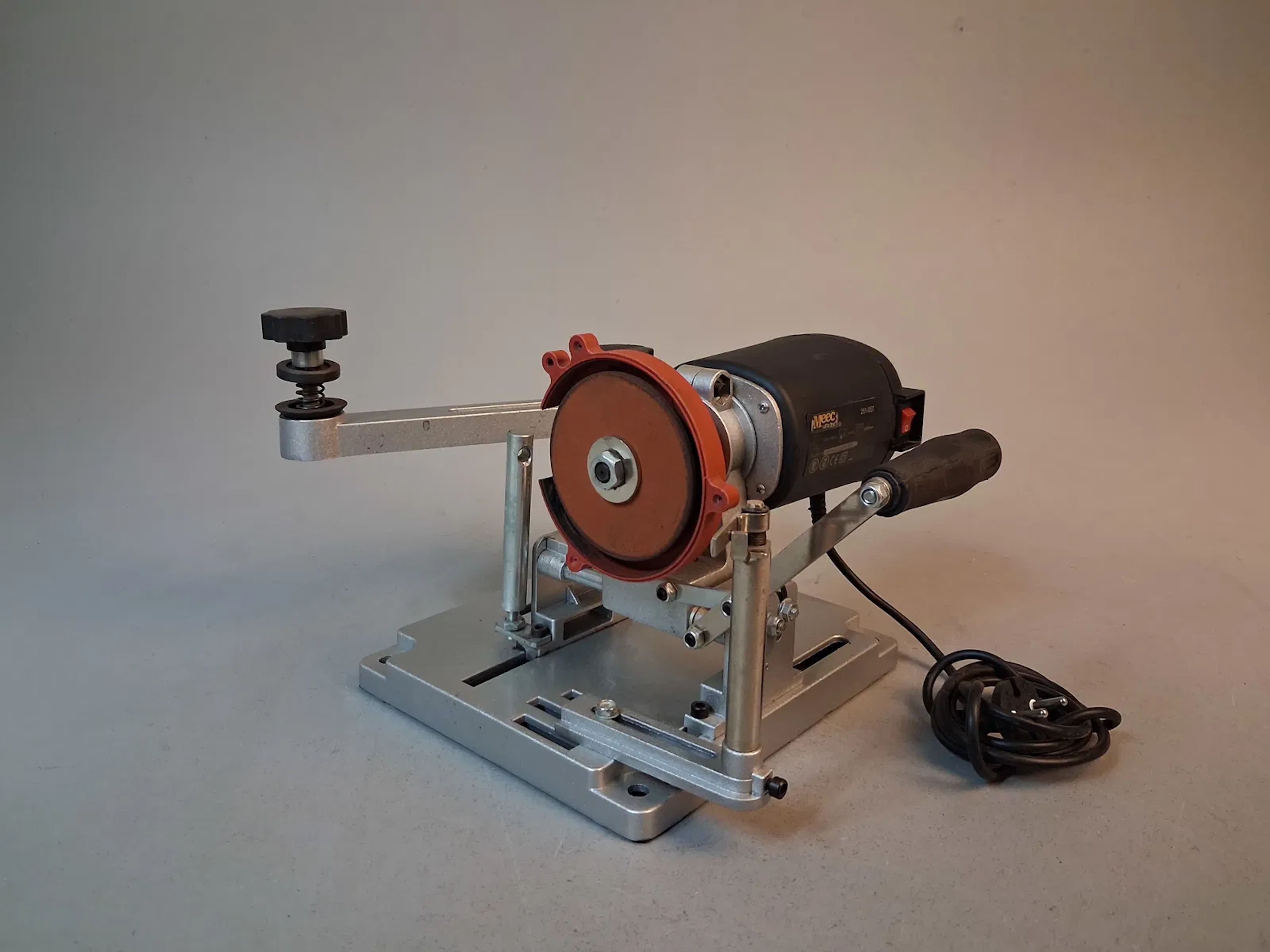 Sågbladsslipmaskin. Meec Tools.