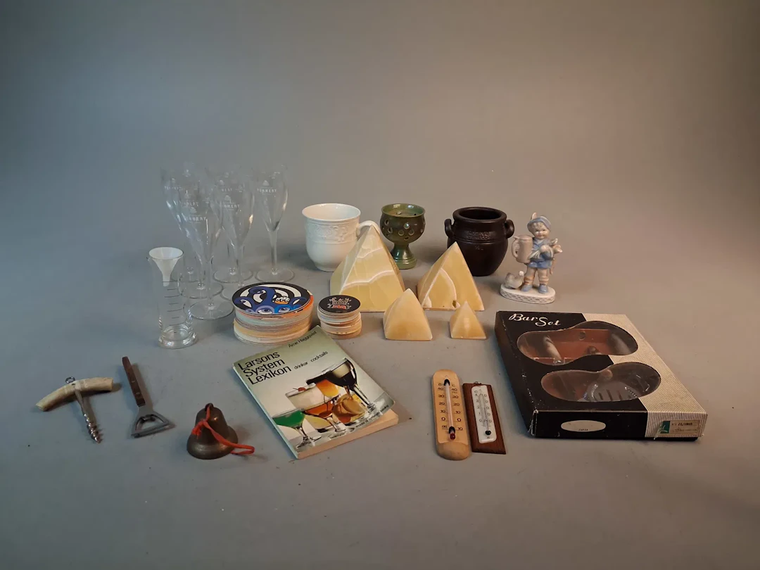 Diverse. Bl.a drinkset, Höganäs krus, Skottorps ljuslykta.