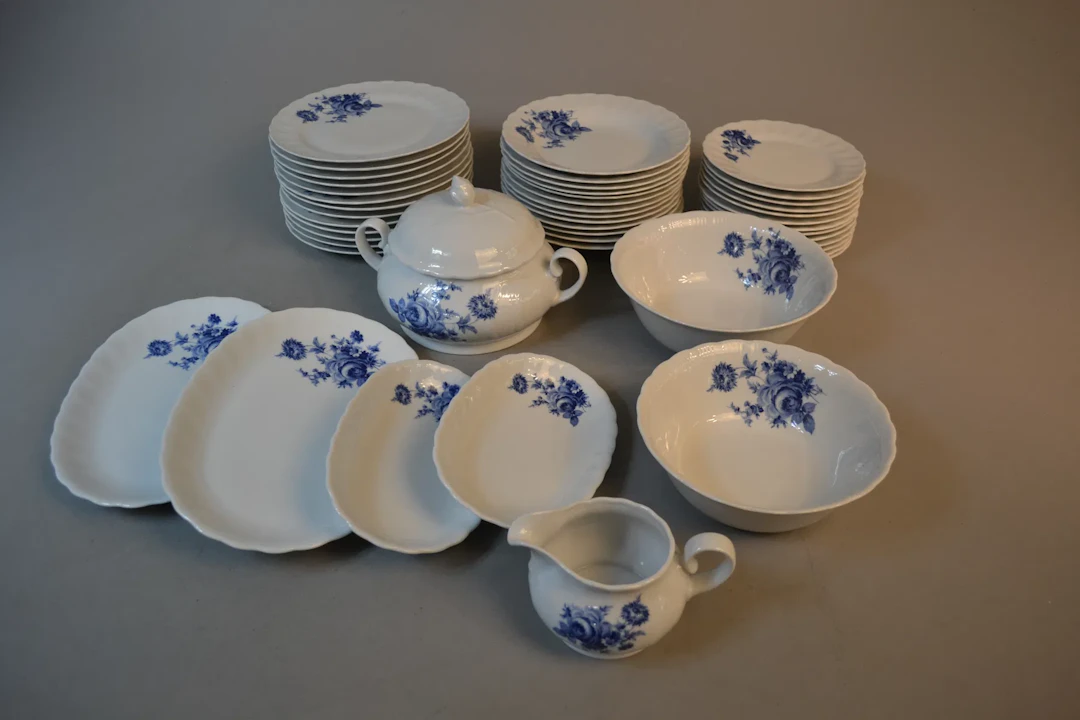 Matservis. "Classic Romance" Echt Cobalt, Svaneholm, 47 delar.
