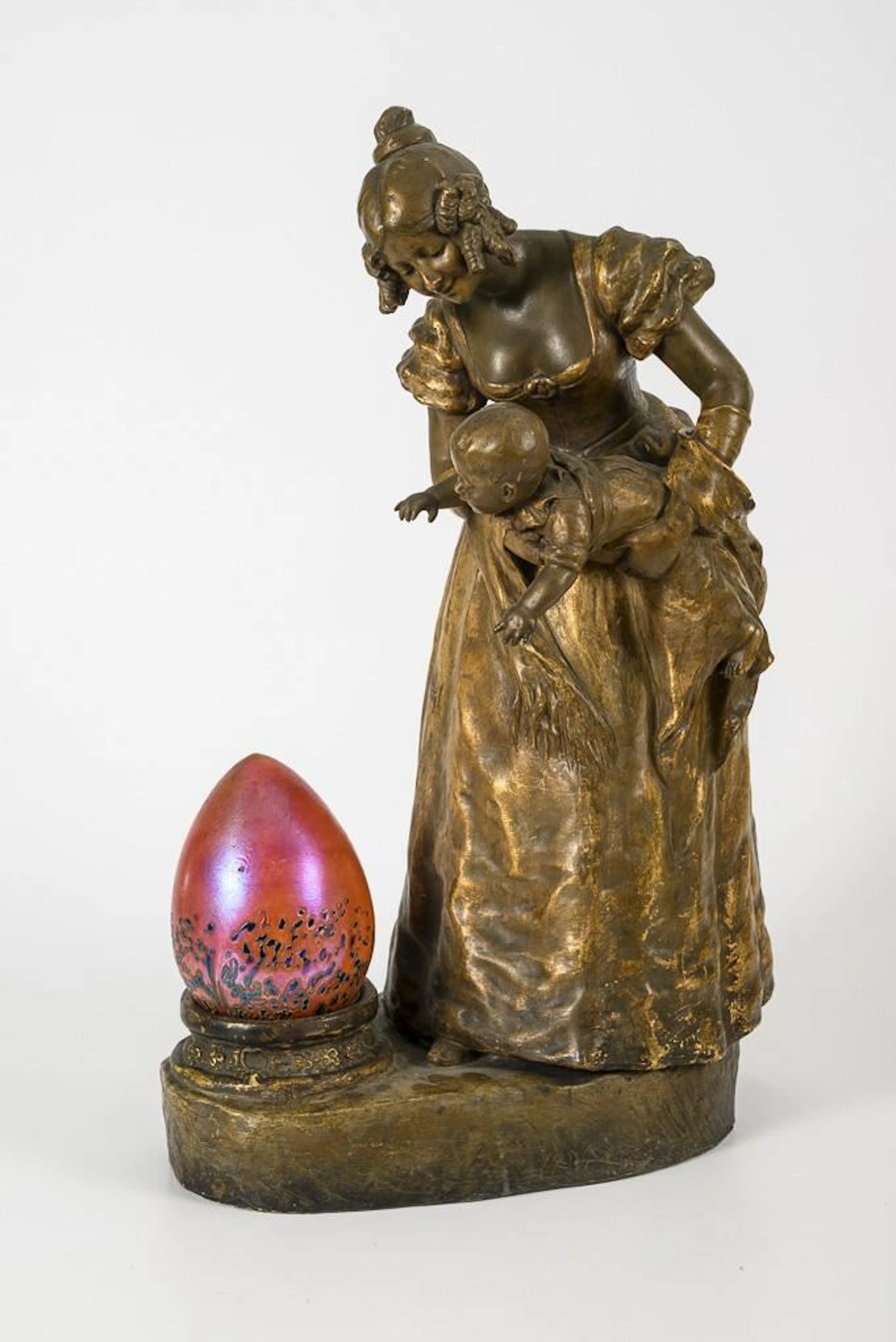 Art Nouveau lamp: Mother with Child. Vienna-based manufacturer Friedrich